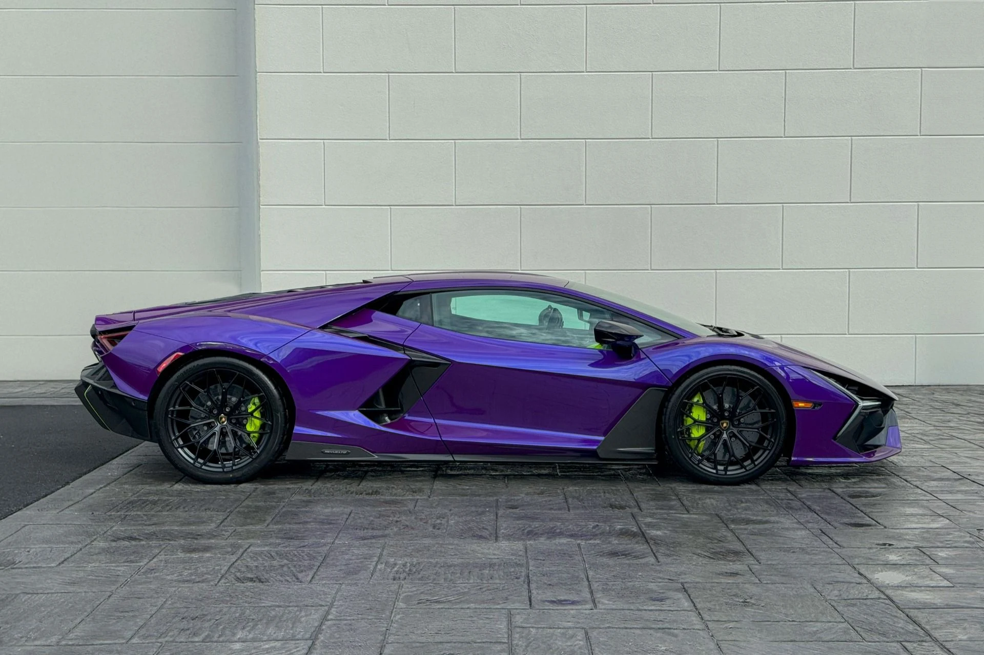 mph004_842894894_Used_2024_Lamborghini_Revuelto_1741338657_ebf726241a