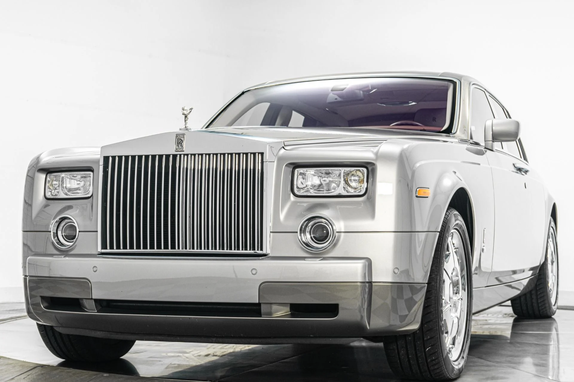 mph004_843754640_Used_2007_Rolls_Royce_Phantom_Two_Tone_Exterior_and_Interior_Chromed_Wheels_1782334452_3245885de6