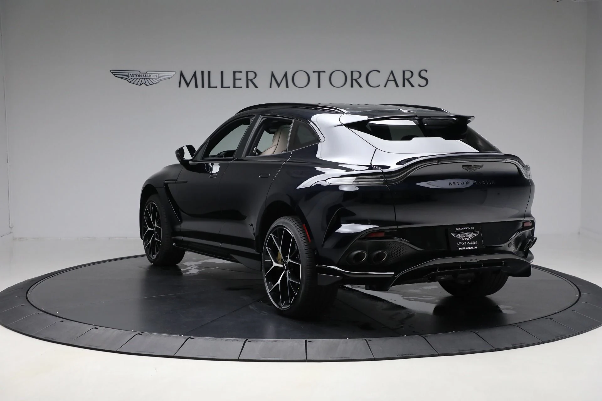 mph004_848725521_New_2025_Aston_Martin_DBX_707_b98dfb74ec