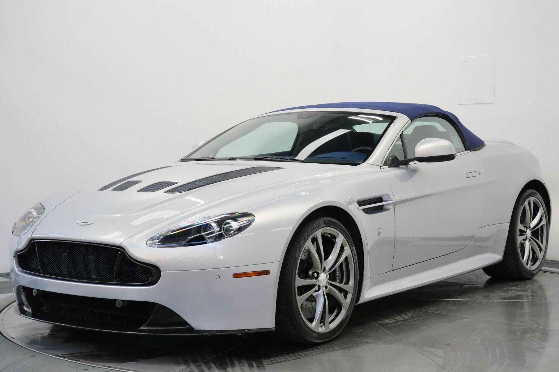 mph004_855794848_Used_2017_Aston_Martin_Vantage_Roadster_7_Speed_Manual_Limited_1_of_100_for_the_USA_1765816519_89cccd7178
