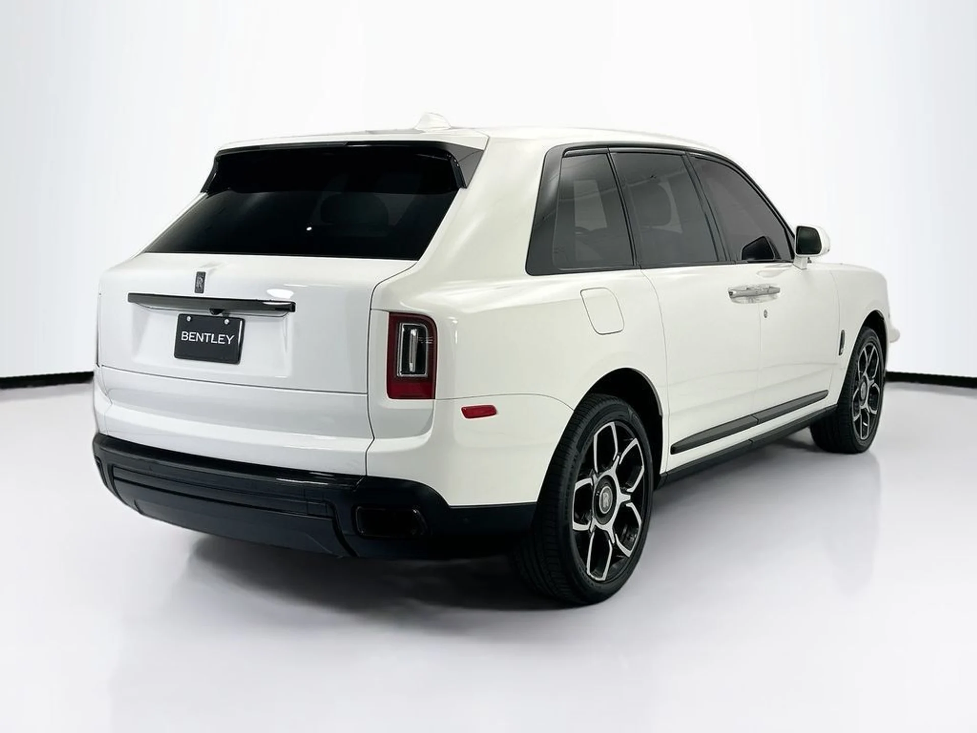 mph004_862066027_used_2021_rolls_royce_cullinan_sportutility_8119_23020576_5_1024_a7b31908b5