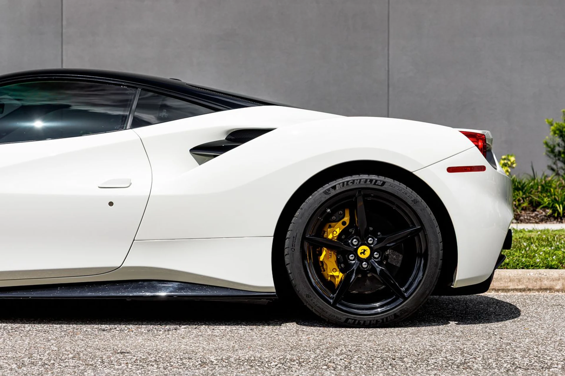 mph004_879513974_Used_2018_Ferrari_488_GTB_8a86e918d2