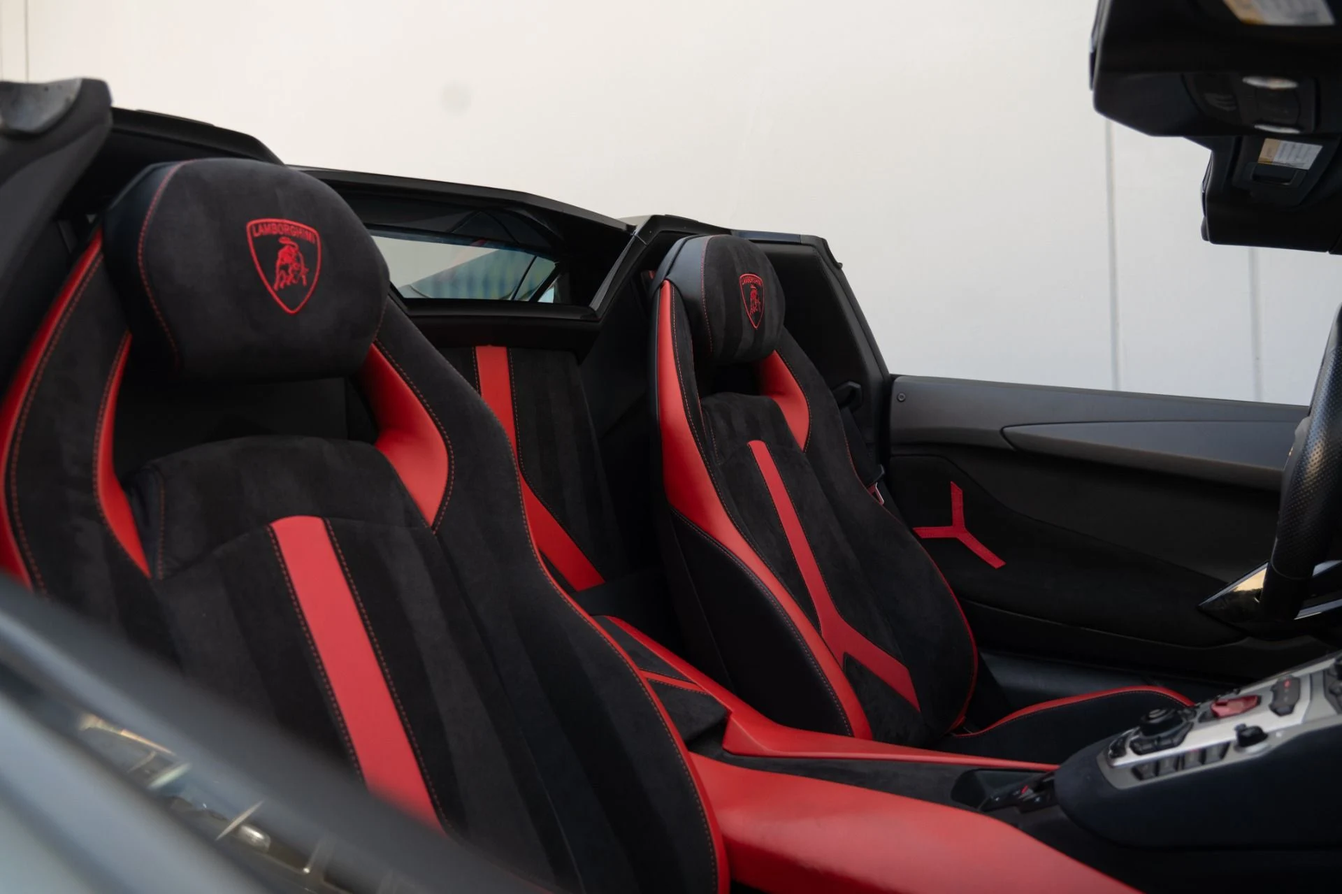 mph004_88612617_Used_2015_Lamborghini_Aventador_LP_700_4_1765325757_09a96b30fc