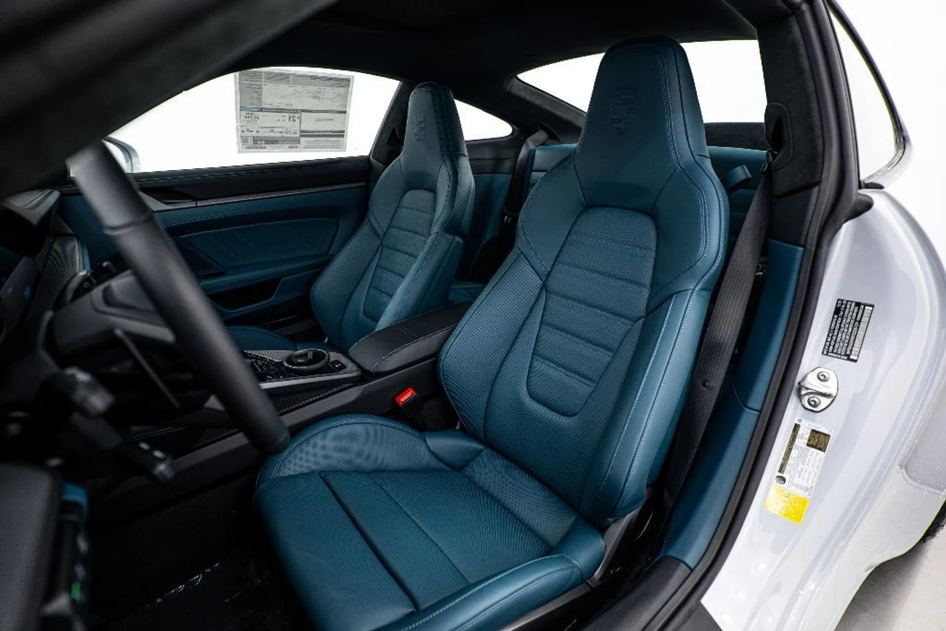 mph004_922433071_ZVEGY_Uz_Ilo_G0yg_ZHU_Ca_Pm_Th2w_SM_1011559c6e