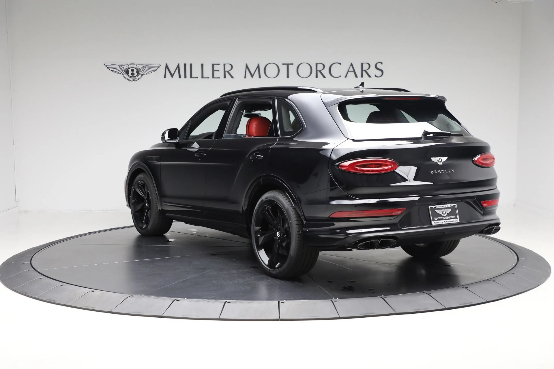 mph004_92497147_New_2025_Bentley_Bentayga_V8_8ae34ea5c4