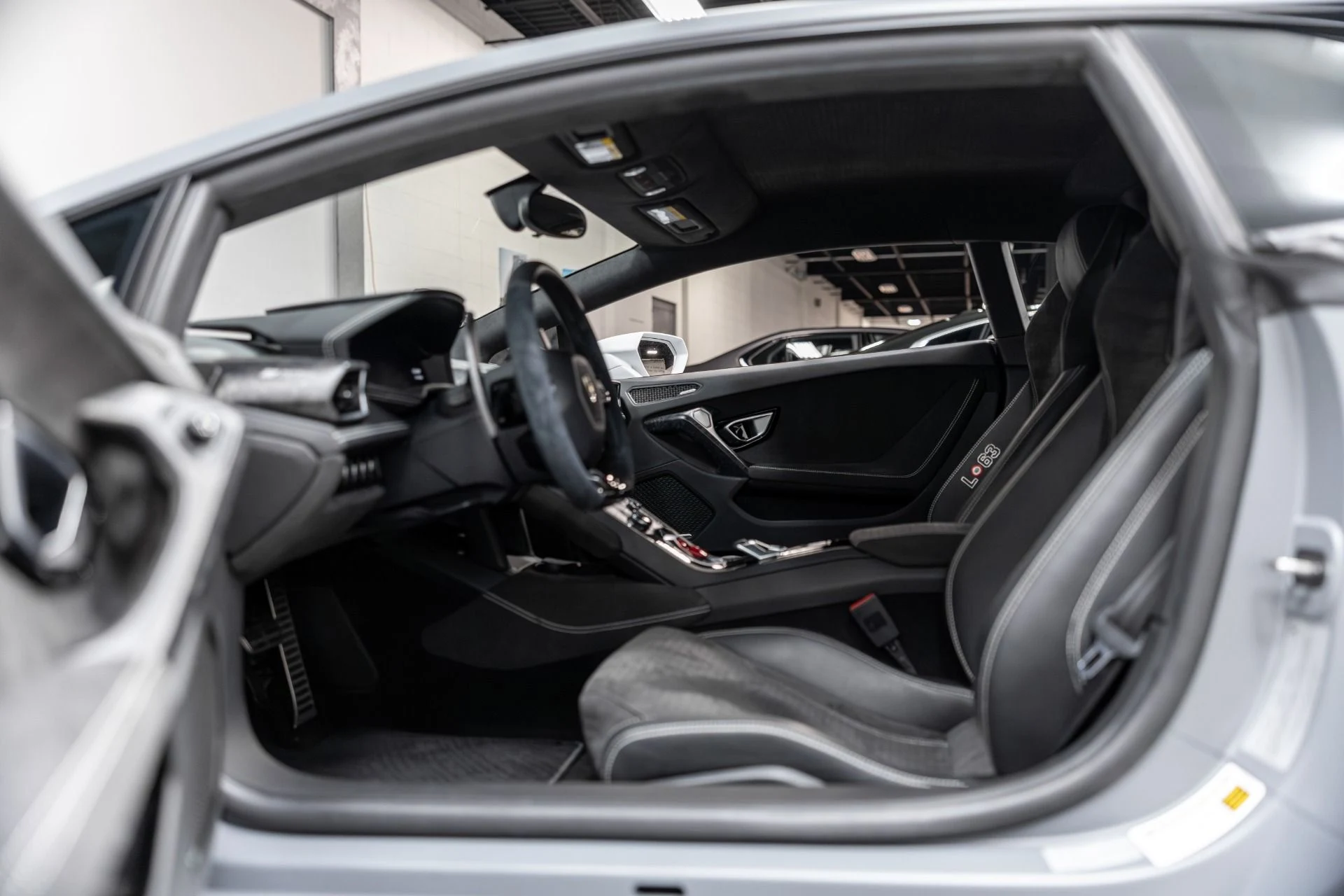 mph004_946962305_Used_2017_Lamborghini_Huracan_1765410052_2a3c94b0fe