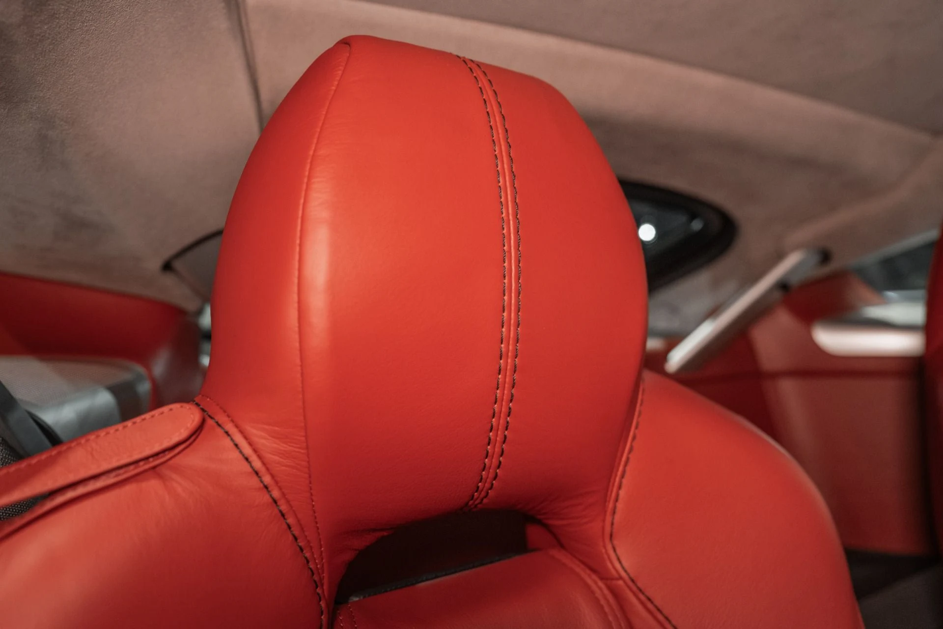 mph004_953517913_Used_2011_Aston_Martin_V12_Vantage_1762183015_4fda3b88a3