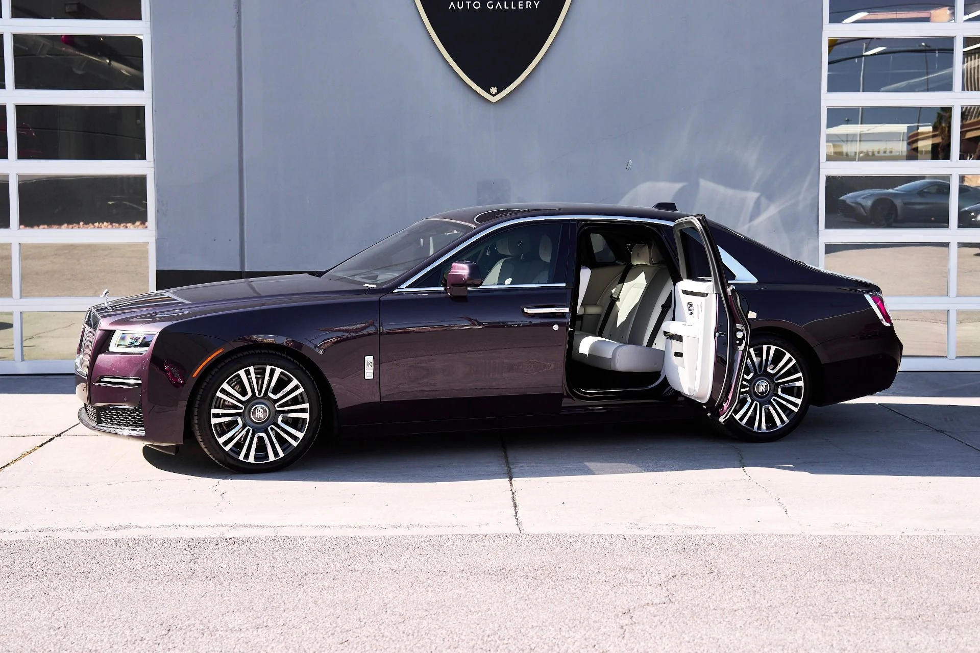 mph004_959905232_Used_2024_Rolls_Royce_Ghost_Base_1752169894_e2905bffd4