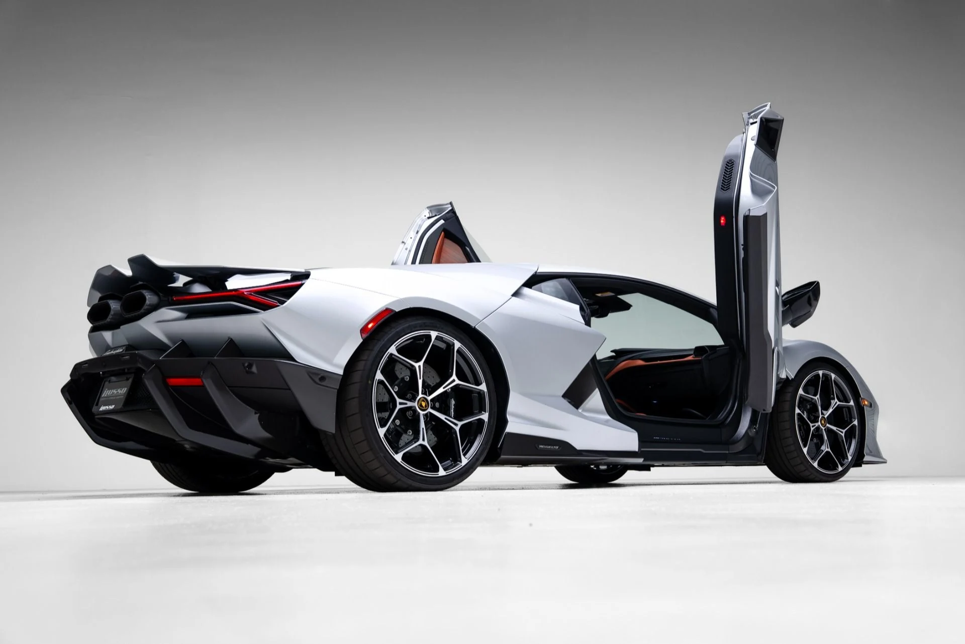 mph004_976695757_Used_2025_Lamborghini_Revuelto_1770663111_9c68cb434b