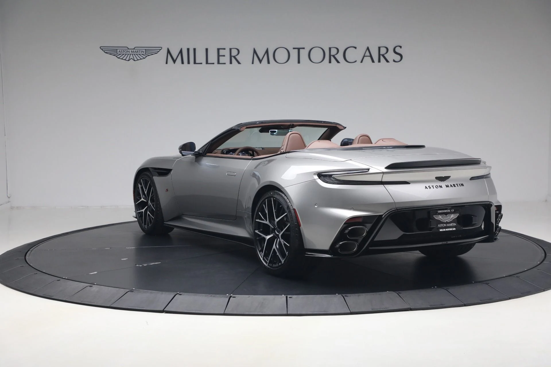 mph004_981031822_New_2026_Aston_Martin_DB_12_S_Volante_1781361339_b03ed0d28c