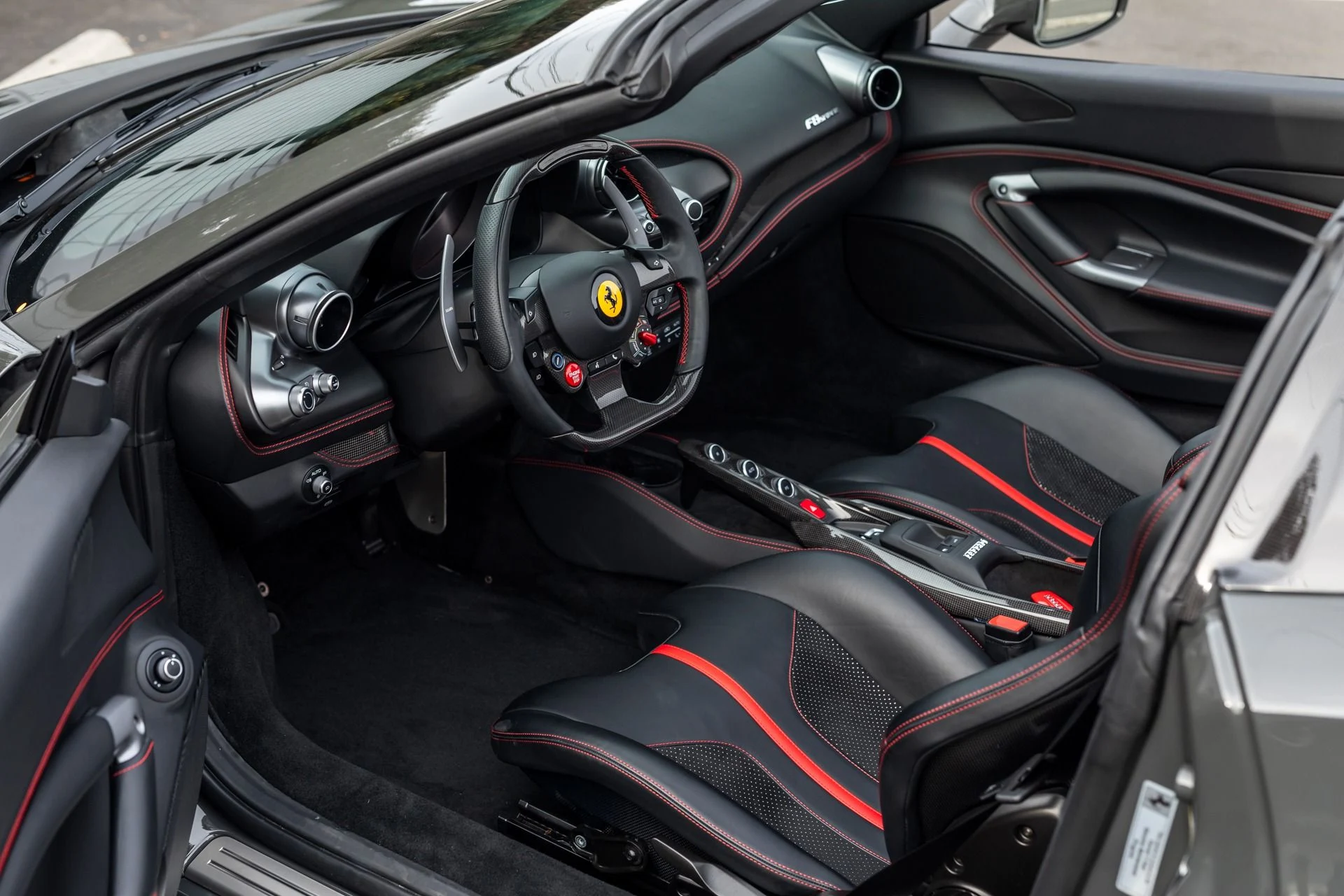 mph004_981084219_Used_2021_Ferrari_F8_Spider_1734052229_7d0d9c9614
