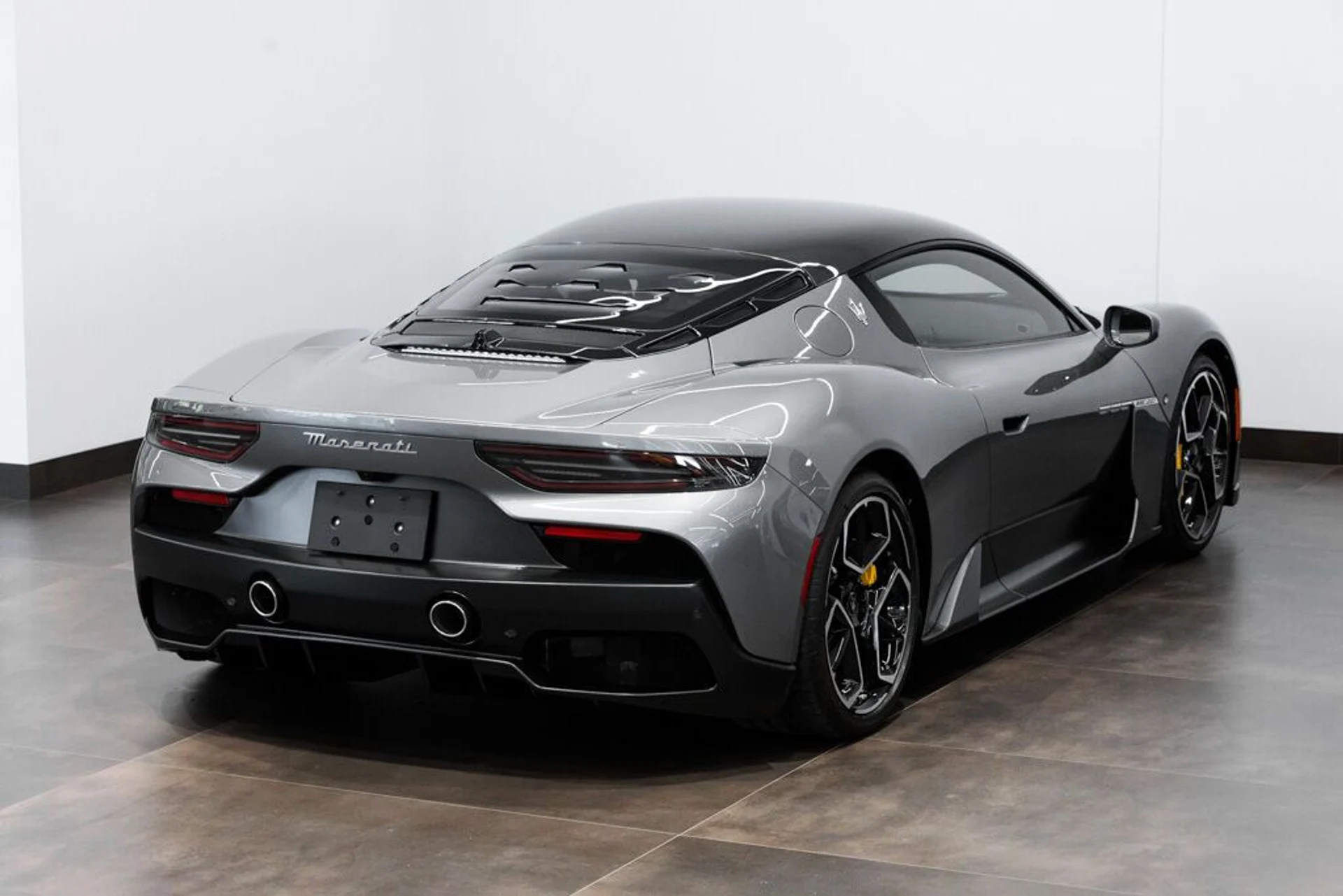 mph004_983240711_maserati_mc20_2022_jpg_v_1758918548_8d3a79f309