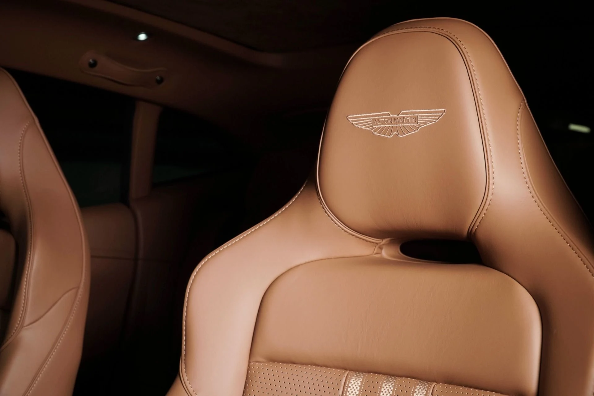 mph004_983957802_New_2026_Aston_Martin_DBX_707_1769300415_60030c69b0