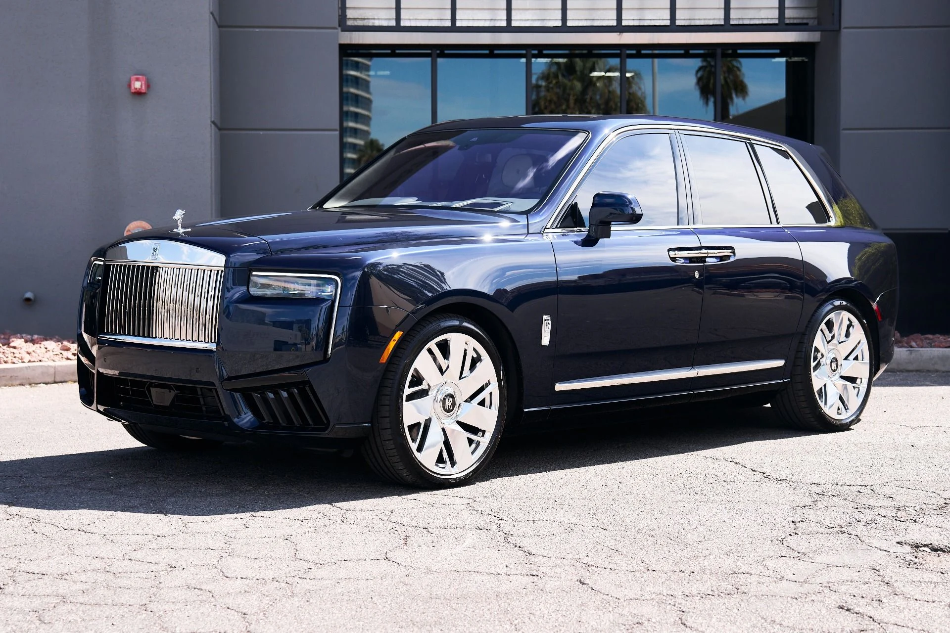 mph005_1007348476_Used_2025_Rolls_Royce_Cullinan_Base_1755895153_3a022e2d0c