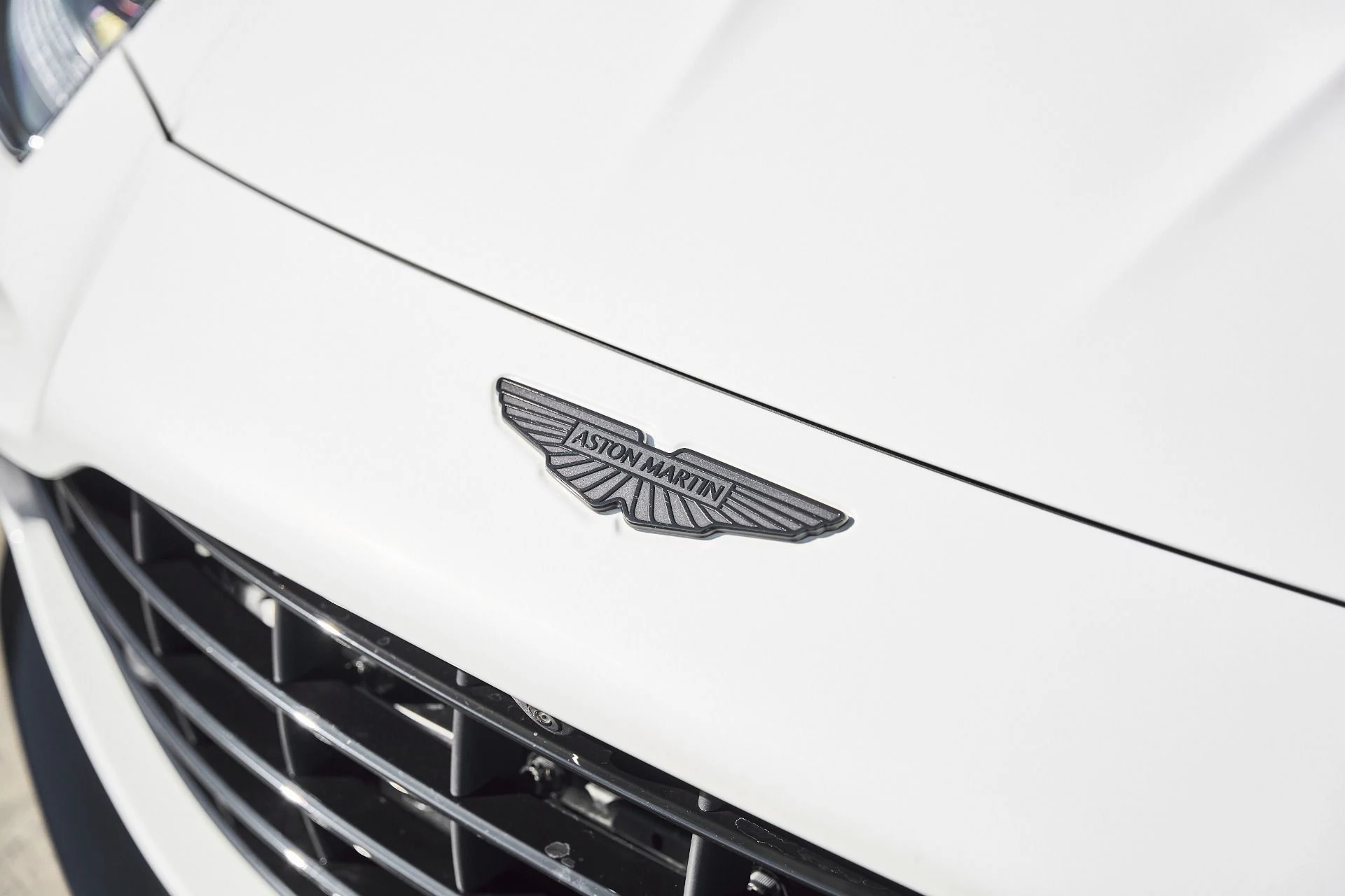 mph005_1009888093_Used_2025_Aston_Martin_Vantage_Base_1771099439_b7aa086930