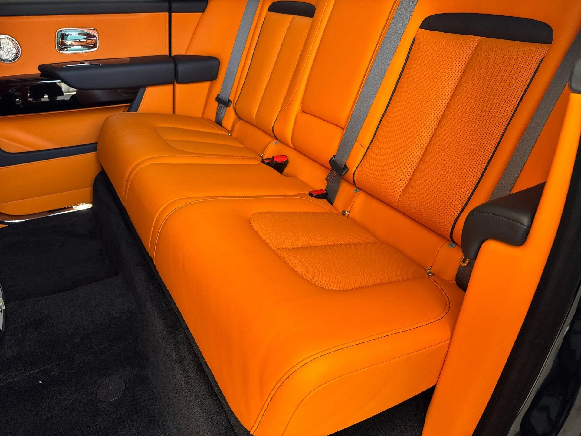 mph005_1010143129_New_2027_Rolls_Royce_Cullinan_Sport_Utility_1786096200_1a5997c96c
