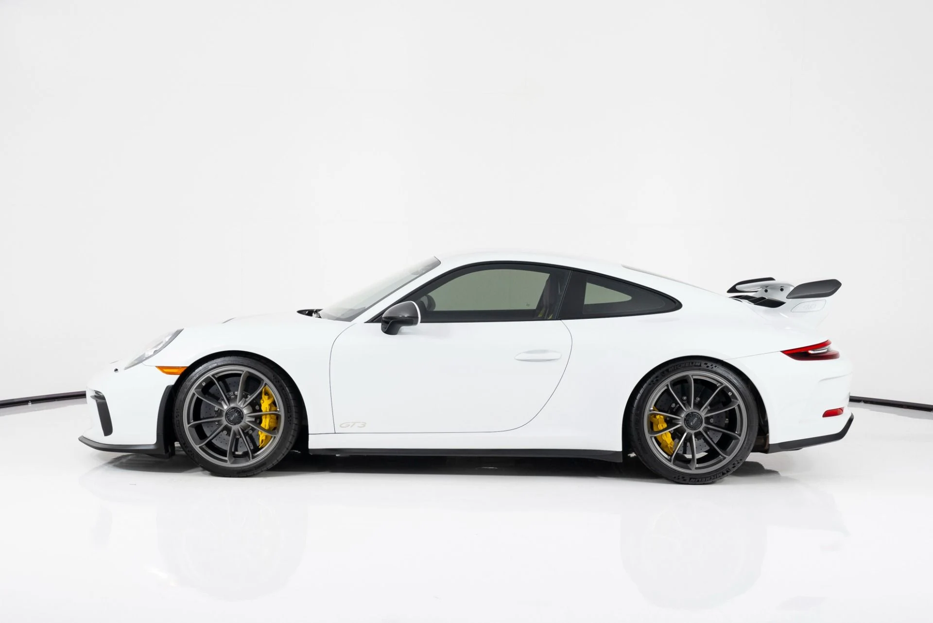 mph005_1013353414_Used_2018_Porsche_911_GT_3_1758566953_f310e33891
