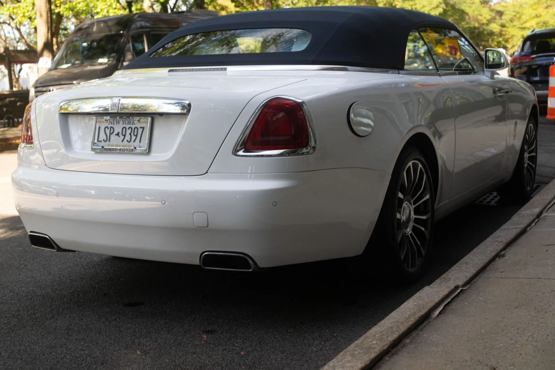 mph005_1020199023_Used_2018_Rolls_Royce_Dawn_1793292537_6e29d310cf