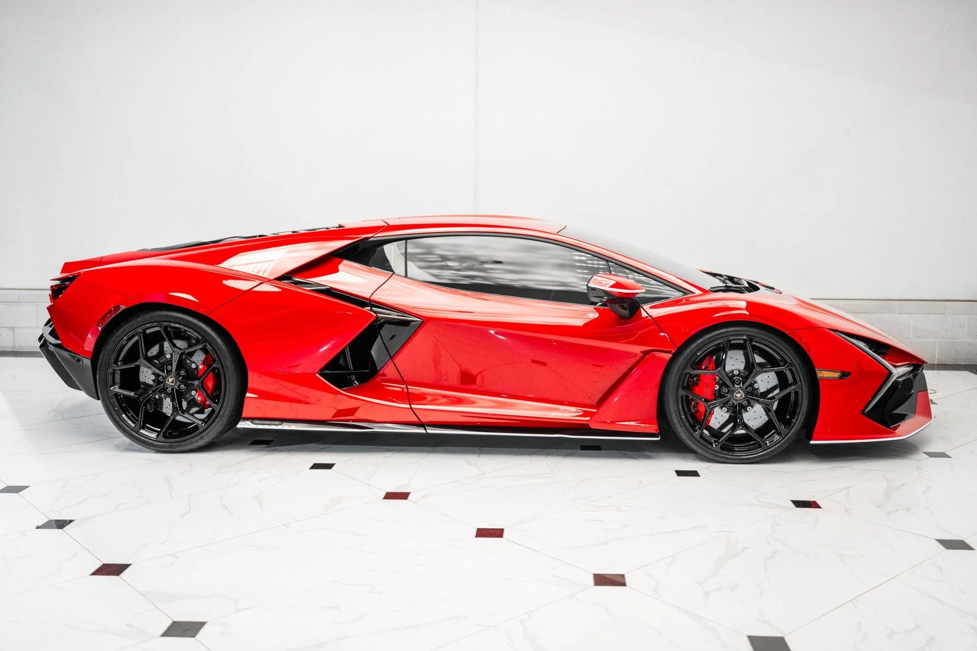 mph005_1022296435_Used_2024_Lamborghini_Revuelto_1755181683_40b5a166ce