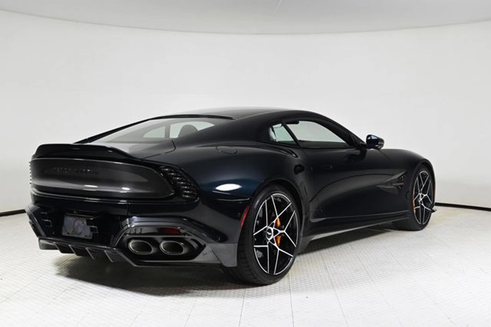 mph005_1022366113_new_2025_aston_martin_vanquish_coupe_11350_22854857_5_640_5cc6fd4bf3