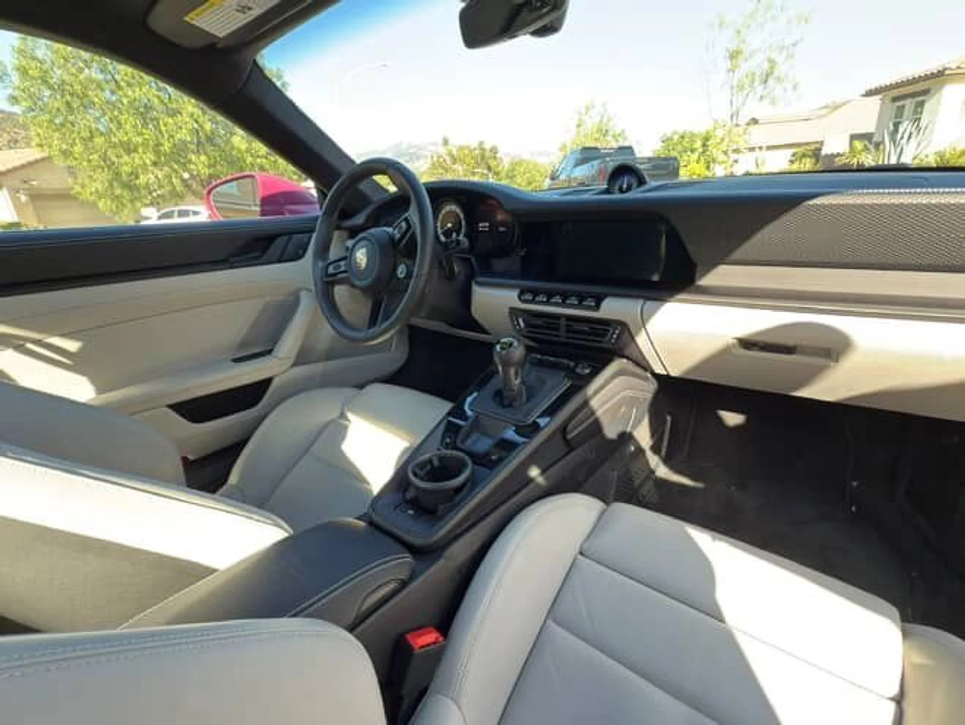 mph005_1027838724_Used_2023_Porsche_911_1754686204_5f93bfde0f