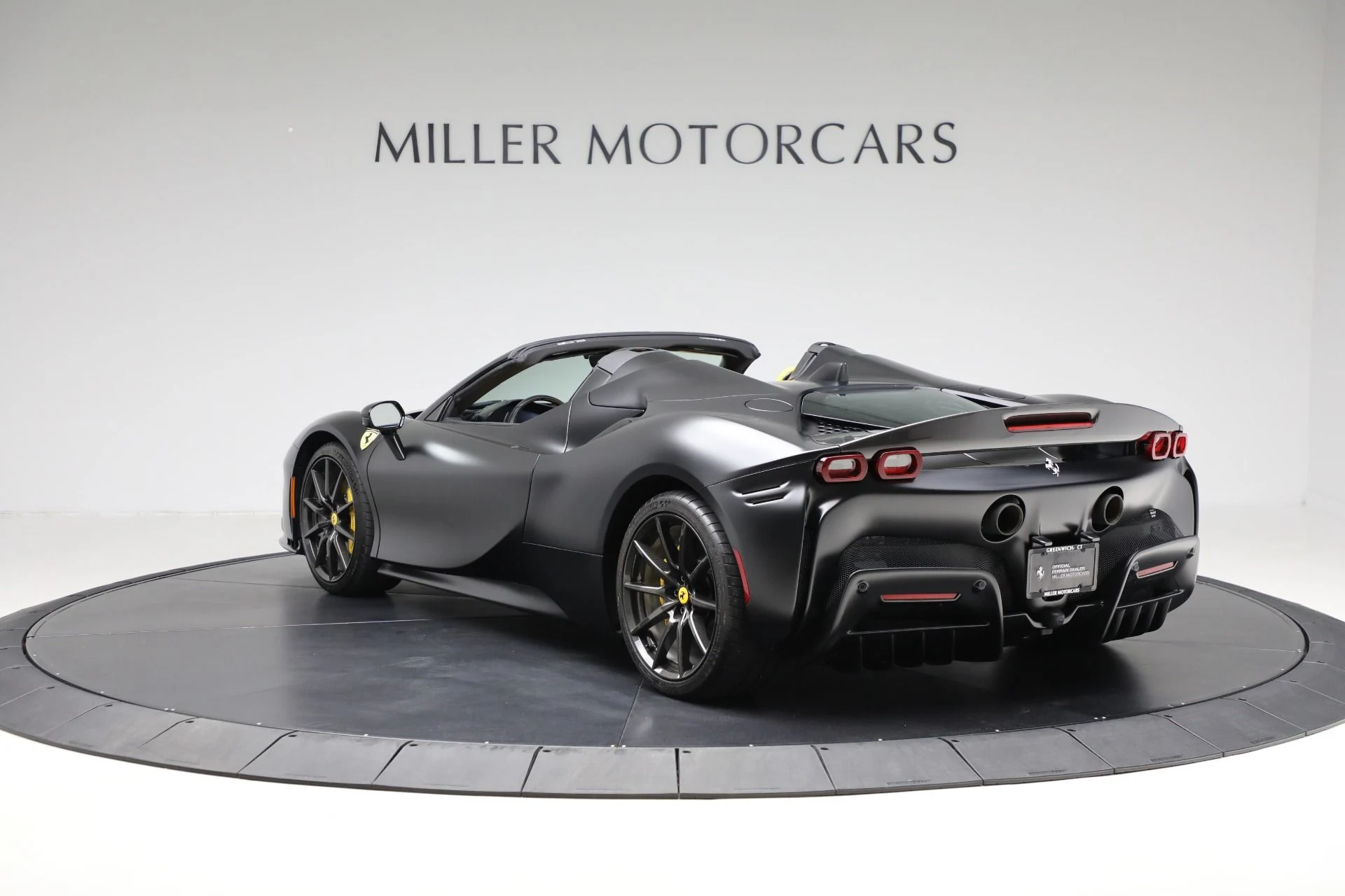 mph005_1032844908_Used_2022_Ferrari_SF_90_Spider_ed0e34af22