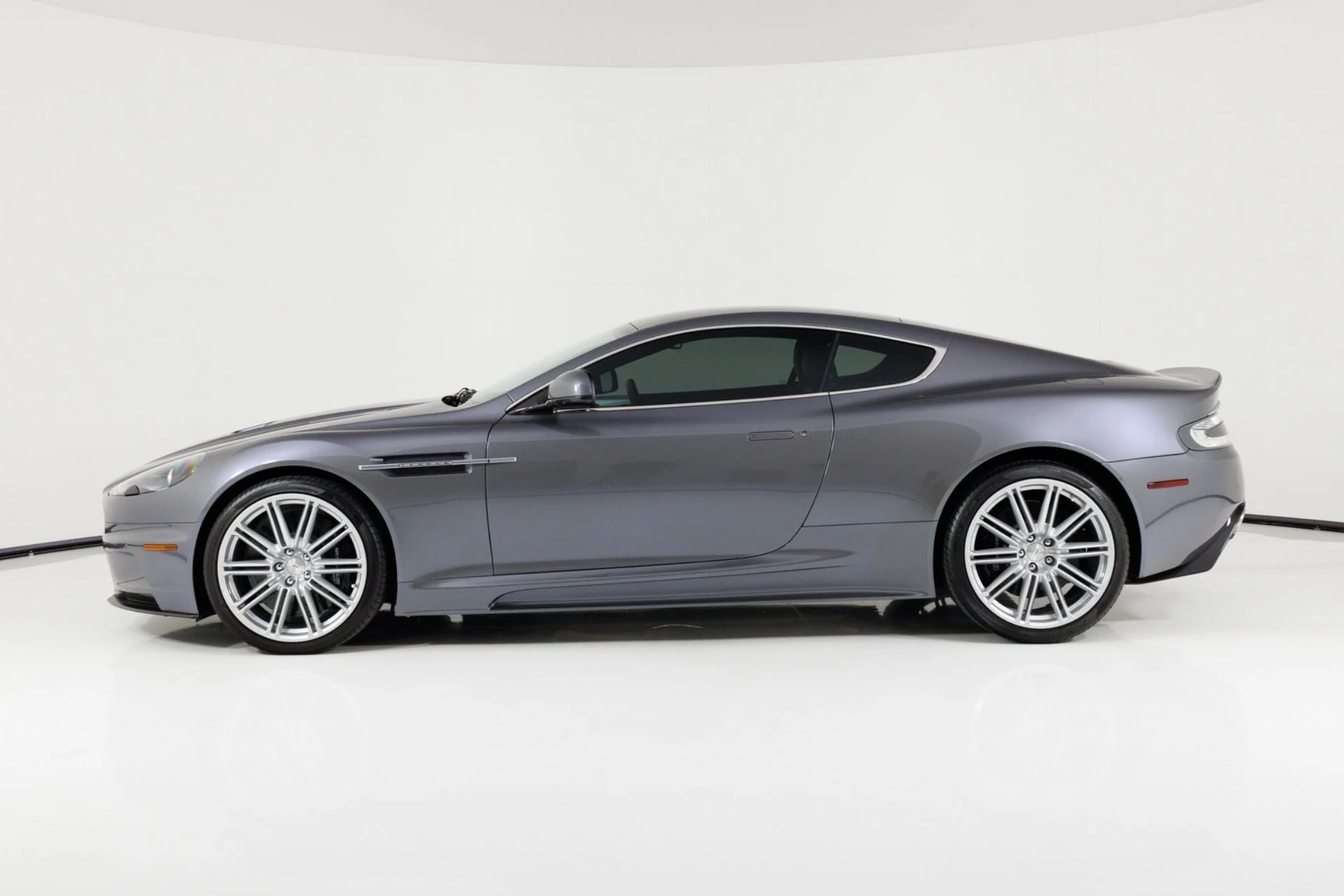 mph005_1033808862_Used_2010_Aston_Martin_DBS_1792190088_b8c5c4eb3c