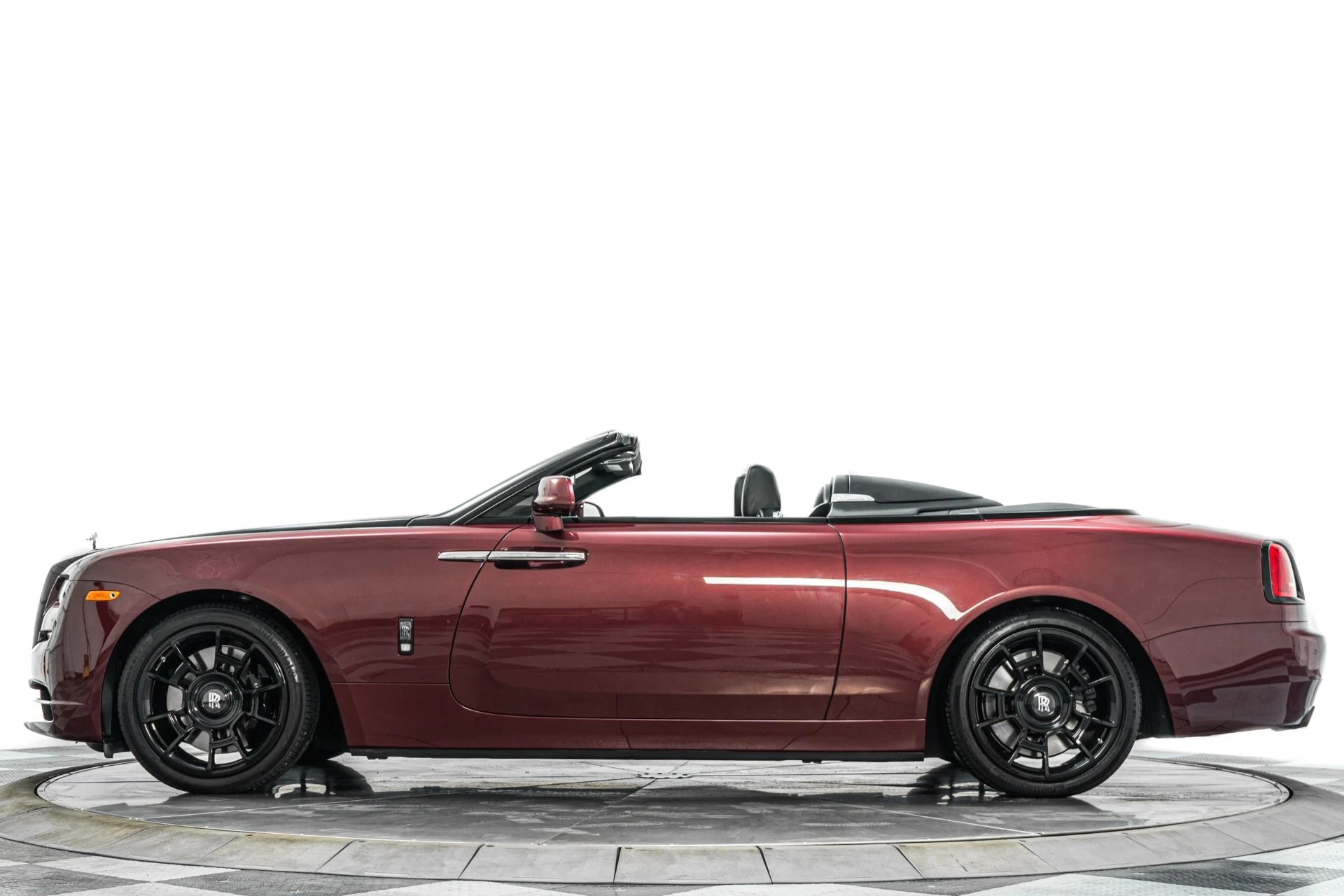 mph005_10341042_Used_2019_Rolls_Royce_Dawn_Black_Badge_1773693933_502be92a9f