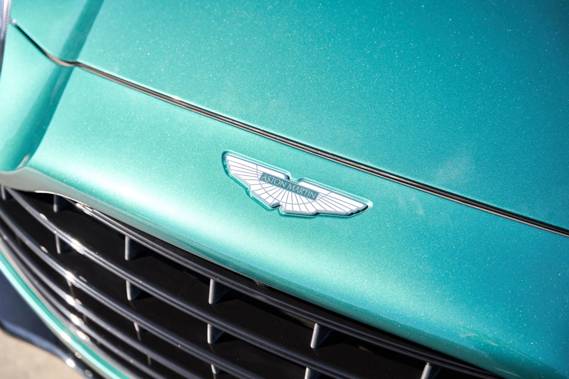 mph005_1041034623_Used_2024_Aston_Martin_DBX_707_1793218303_76aefcc7e9