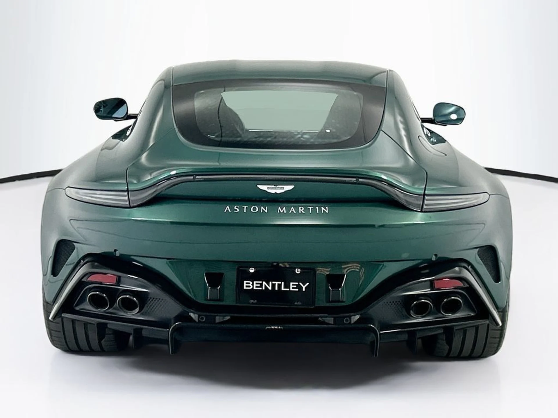 mph005_1051296466_used_2026_aston_martin_vantage_coupe_8119_23019330_6_1024_38816103a2