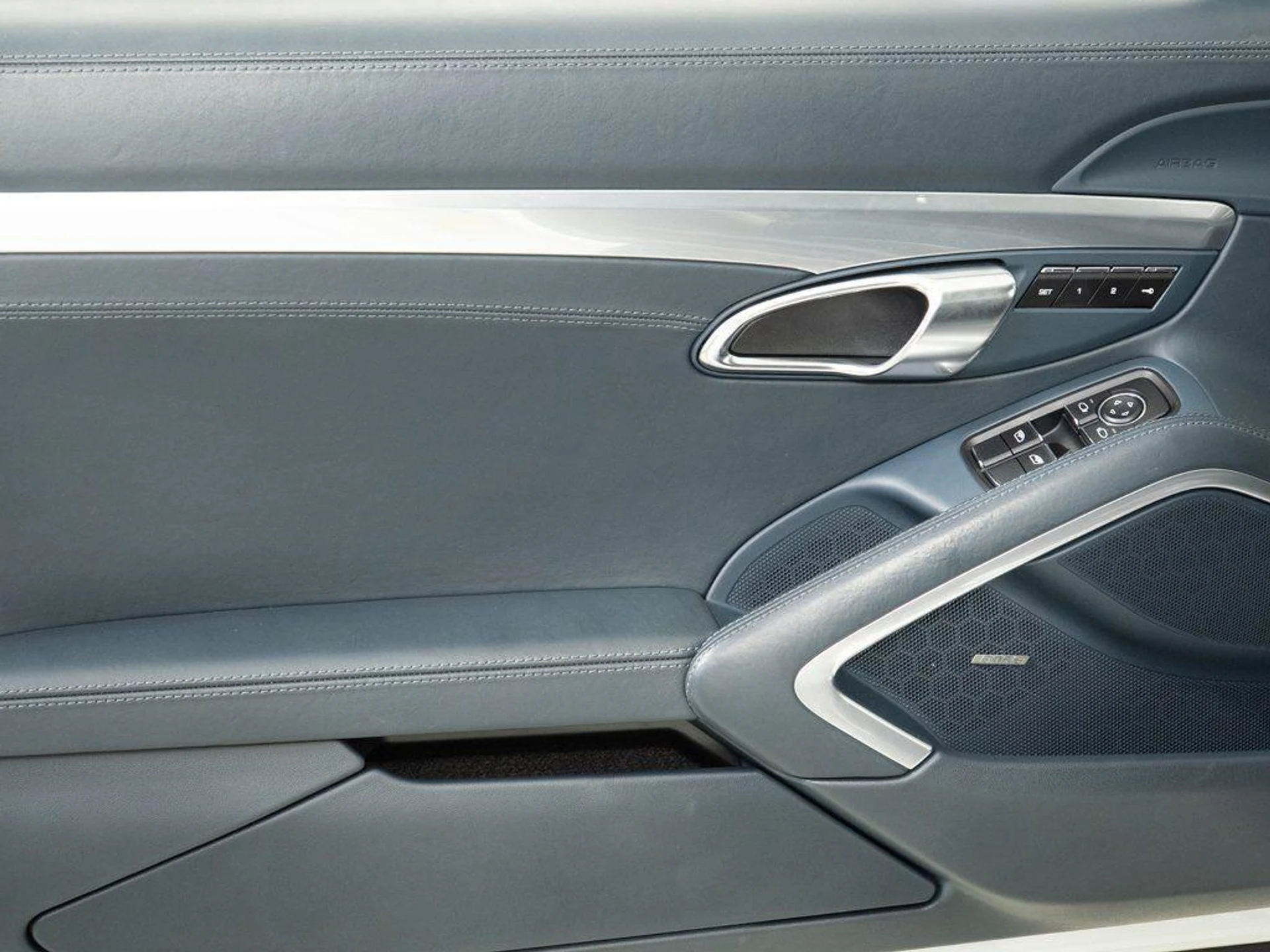 mph005_1056210984_L8_H_Nu_KY_Wb_Ddj_Nic87_D_Owi_R_Eg_W_Cs_d49608bf30