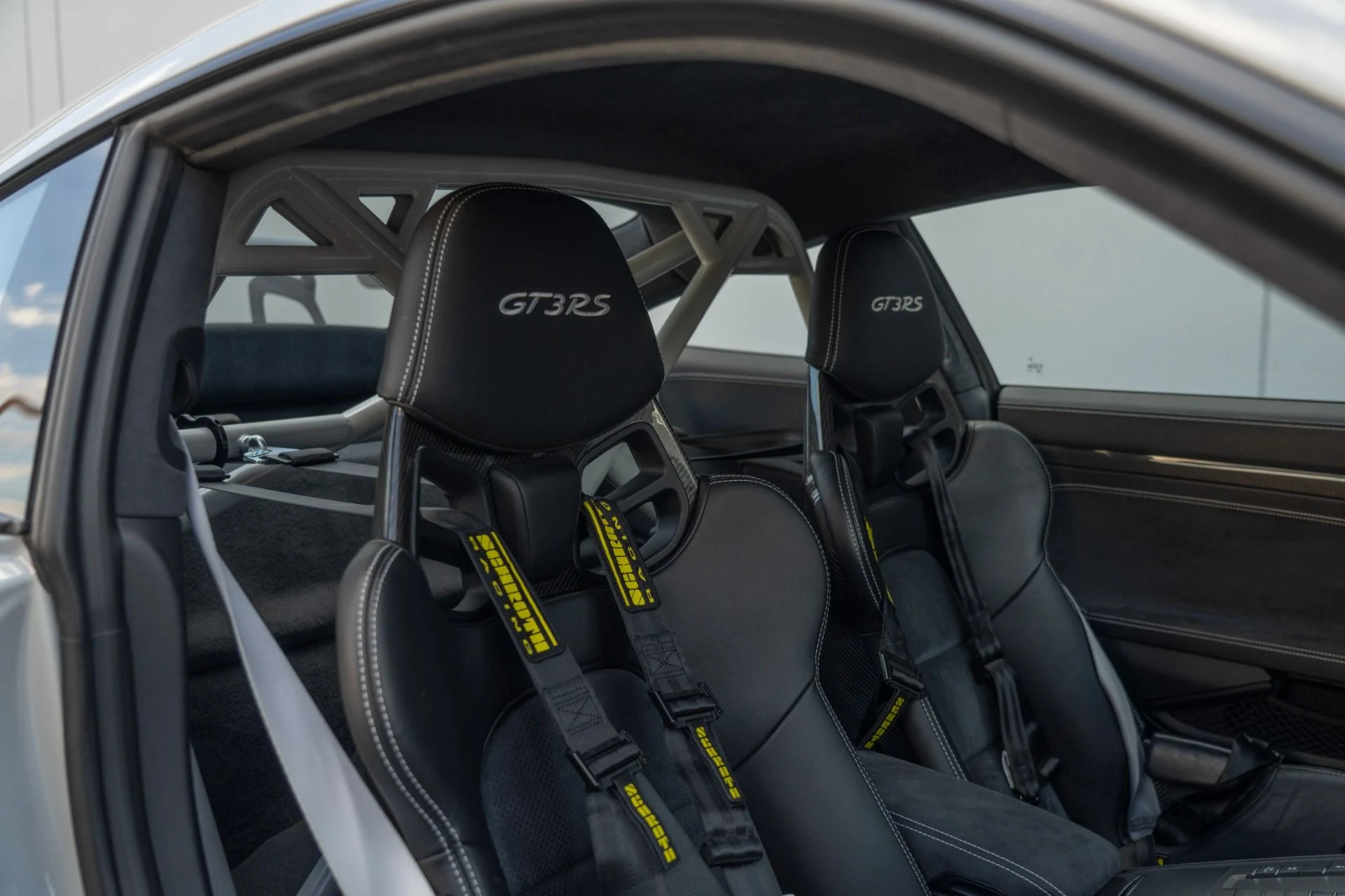mph005_1062364618_Used_2019_Porsche_911_GT_3_RS_1759431879_00700a4dda