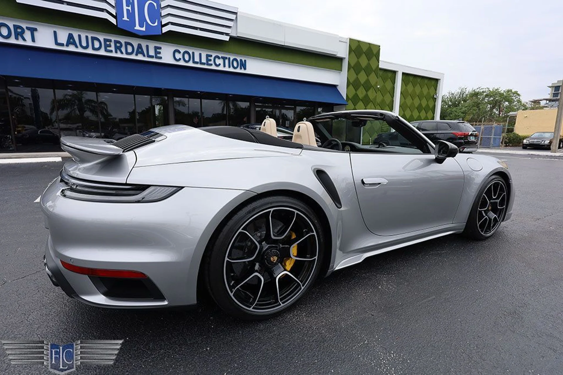 mph005_1073055434_used_2024_porsche_911_turboscabriolet_6305_22389429_6_1024_1c018ff605
