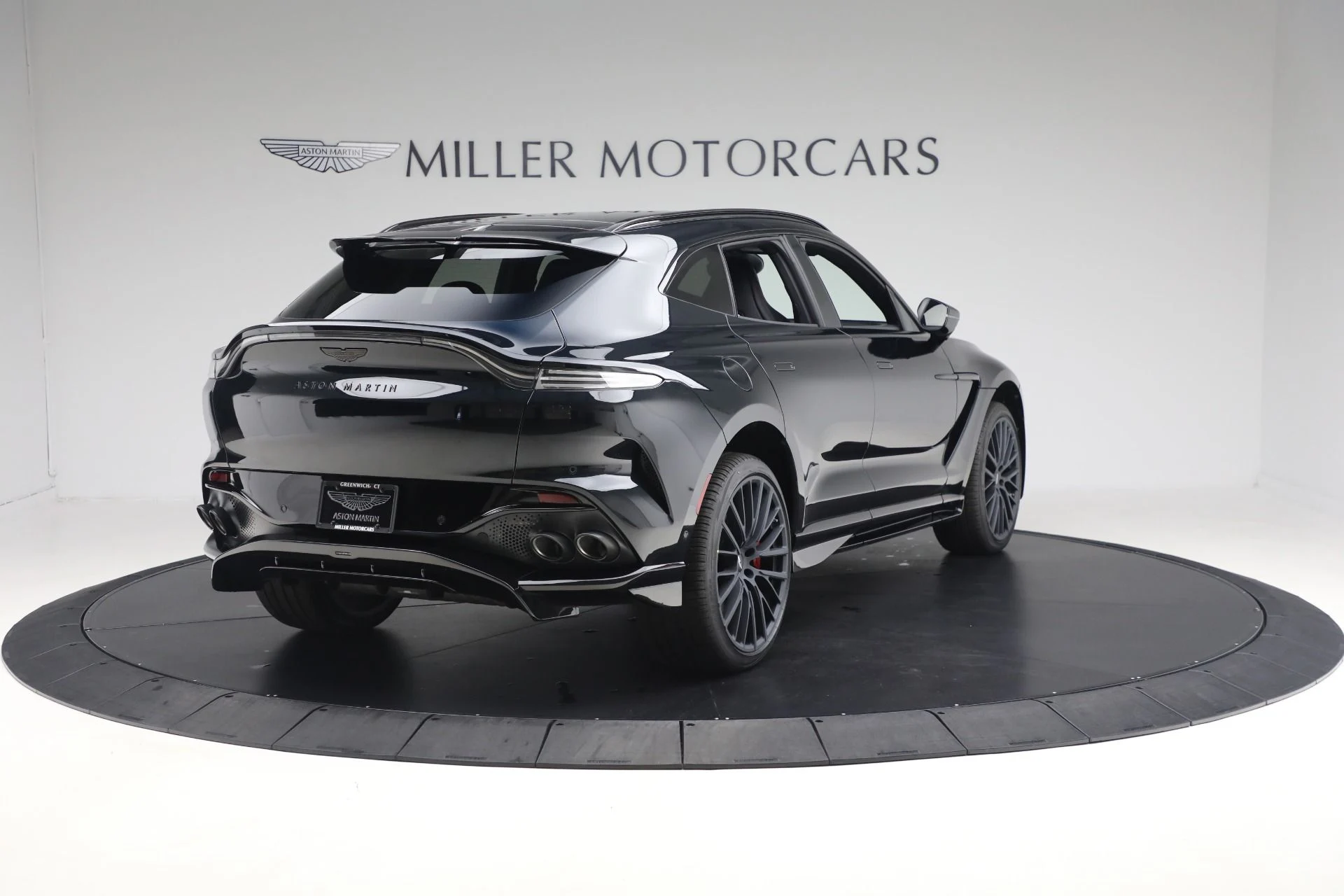 mph005_1087611309_New_2025_Aston_Martin_DBX_707_5e62bfc9f7