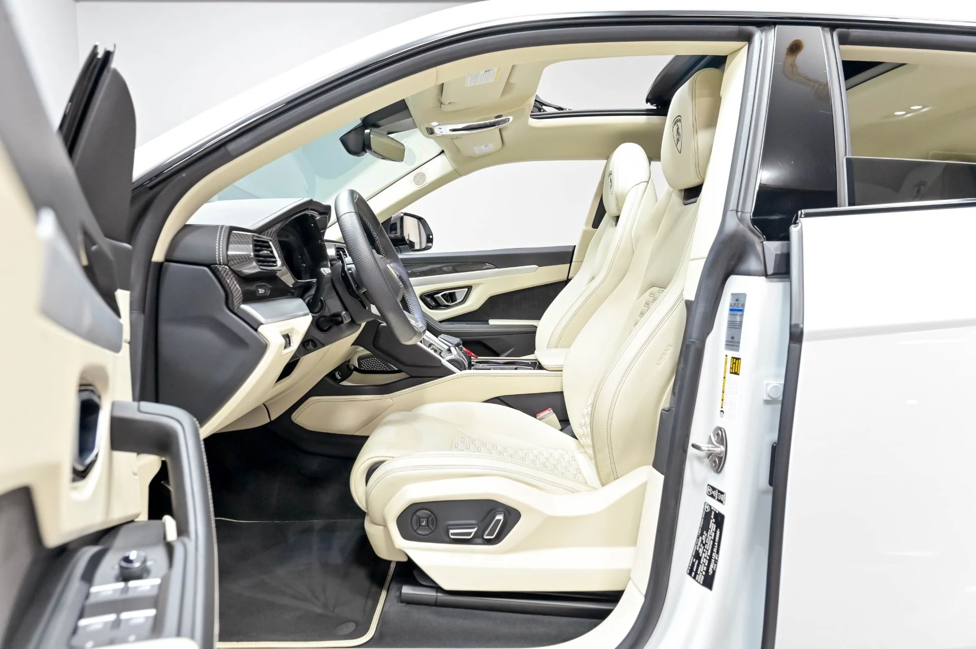 mph005_1088375825_Used_2020_Lamborghini_Urus_1778528583_0ac85a632d