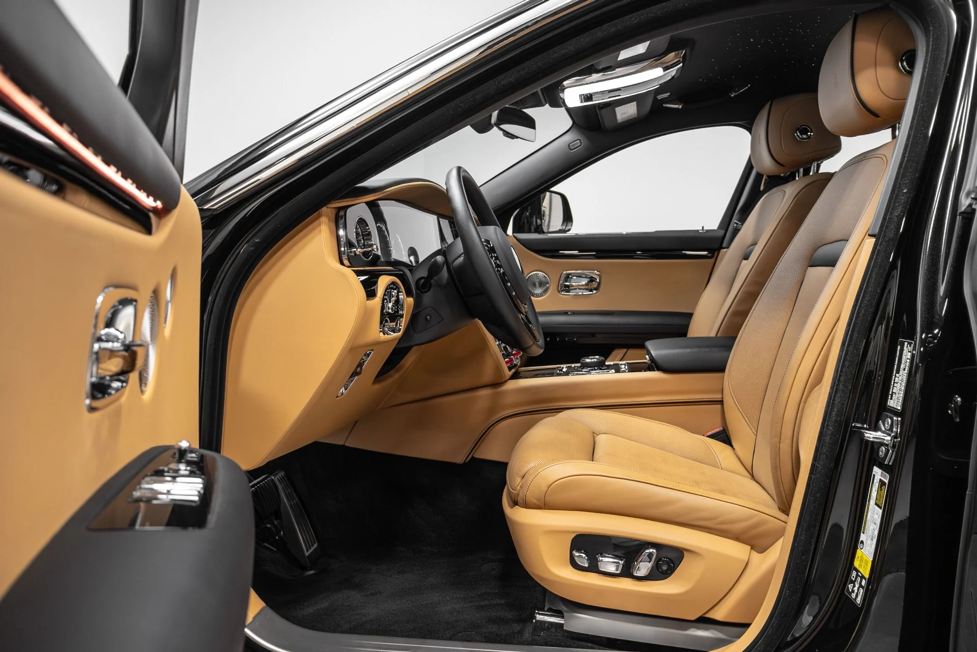 mph005_1095610588_Used_2022_Rolls_Royce_Ghost_1767138760_a374caa999