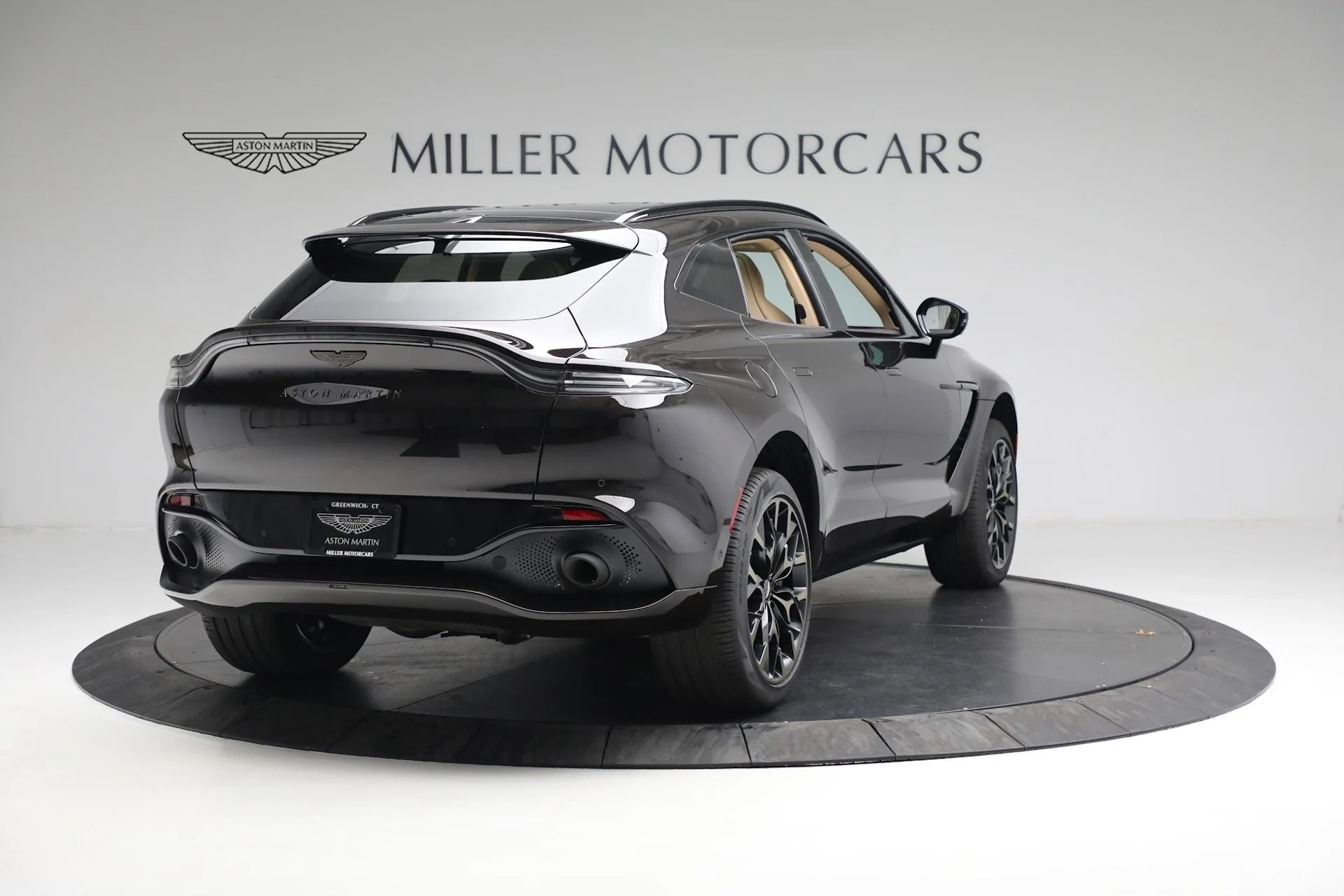 mph005_1101606144_Used_2022_Aston_Martin_DBX_1667327146_c9186904e4