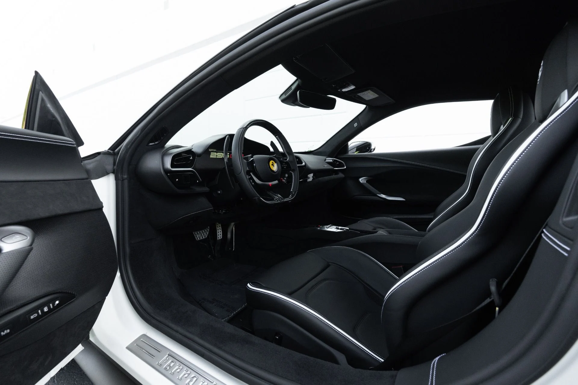 mph005_1102848709_Used_2025_Ferrari_296_GTB_1761682901_2e01a217e6