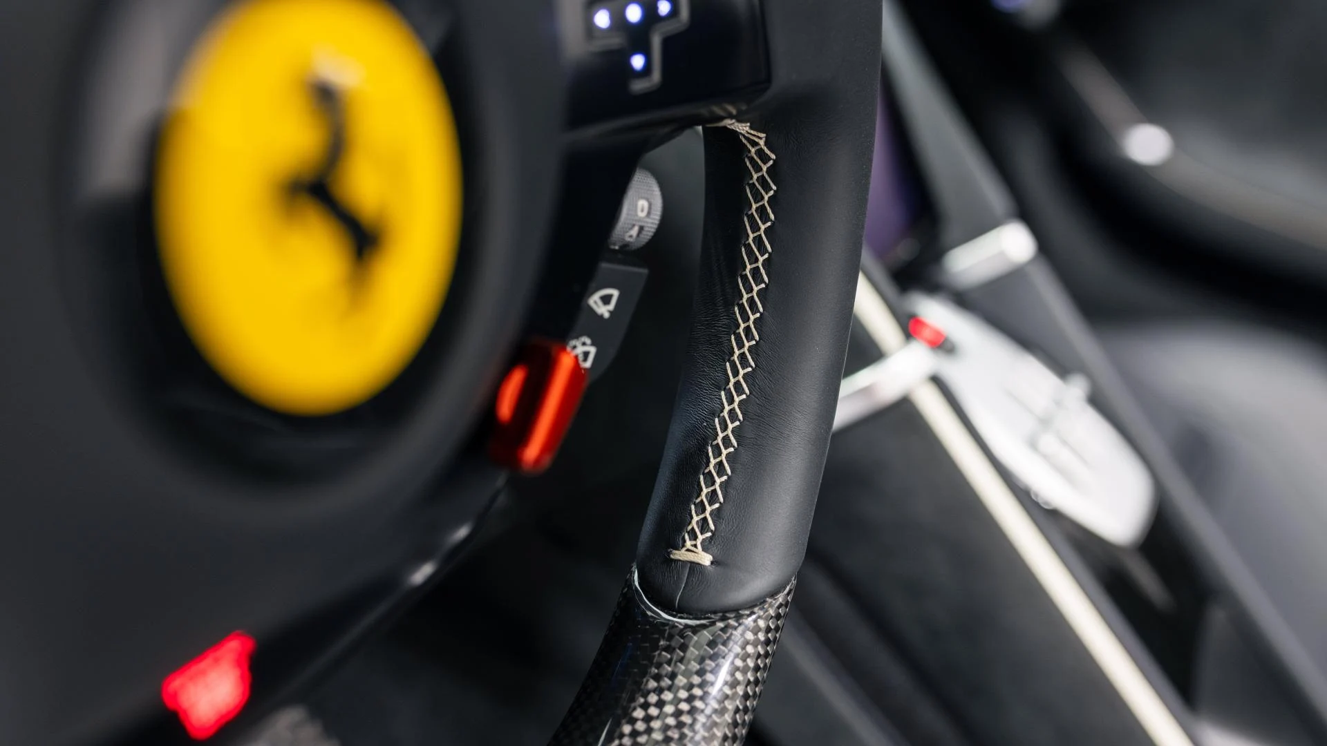 mph005_1105165991_Used_2025_Ferrari_Roma_Spider_Base_1785066936_03dec259d0