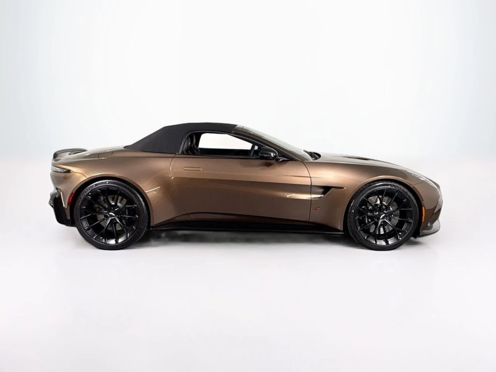 mph005_1106072557_new_2026_aston_martin_vantage_sroadster_11350_23067104_6_1024_ce92467c45