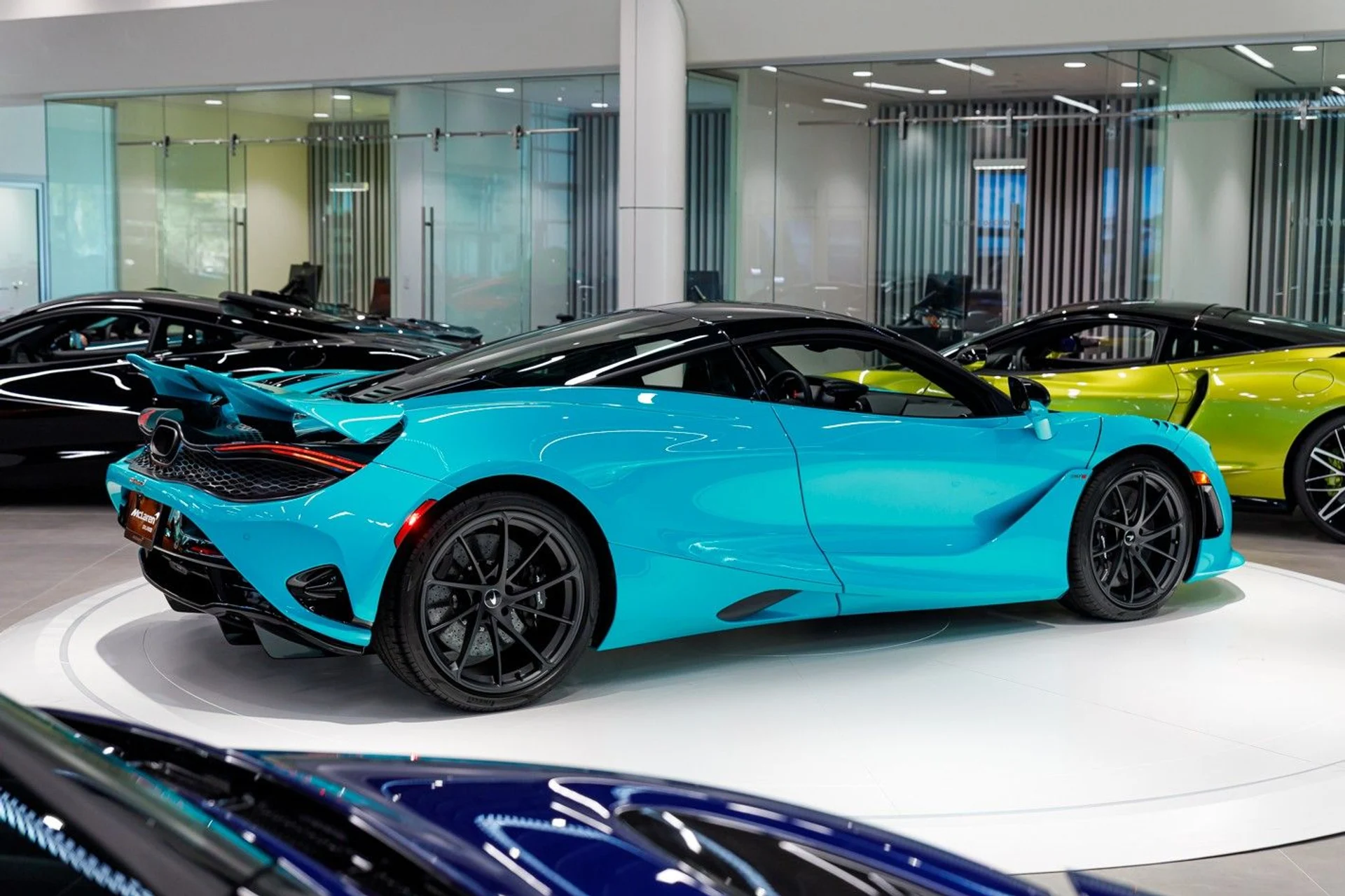 mph005_1112187162_605_p6_l_c7ccd5d694