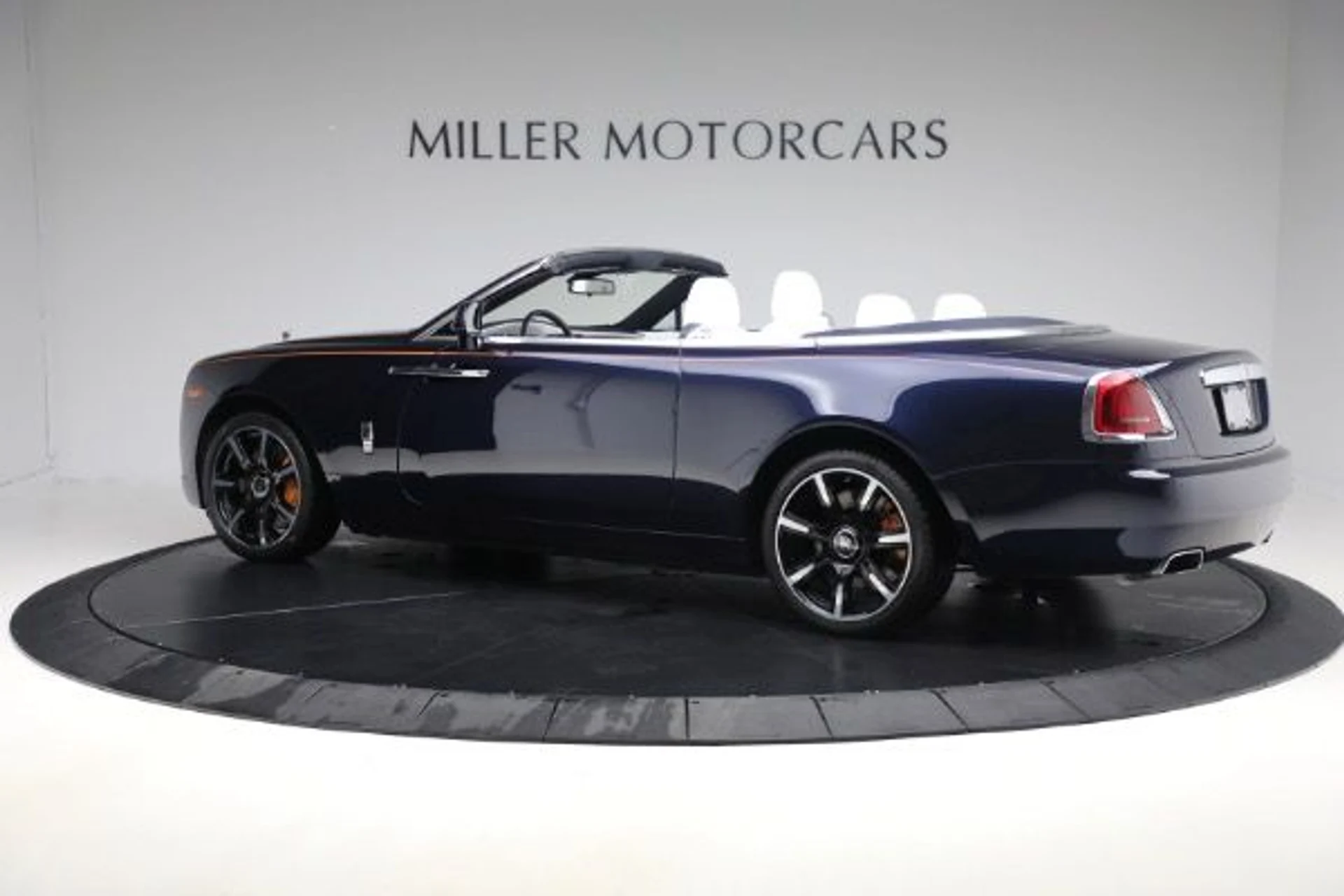 mph005_11200229_Used_2019_Rolls_Royce_Dawn_8d8461947e