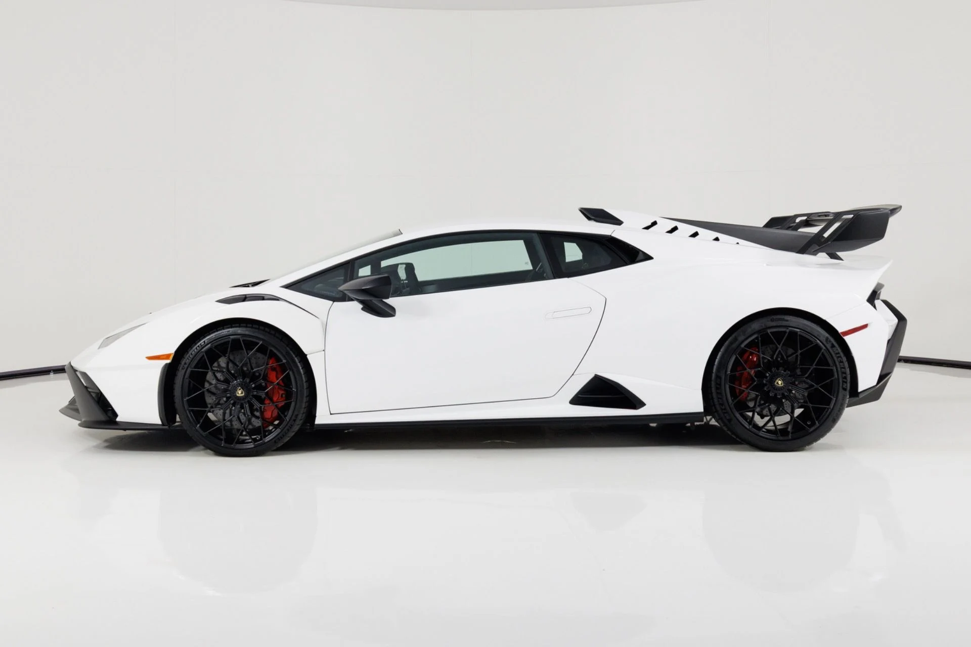 mph005_1120516317_Used_2021_Lamborghini_Huracan_STO_1789754410_8b7a35e99b