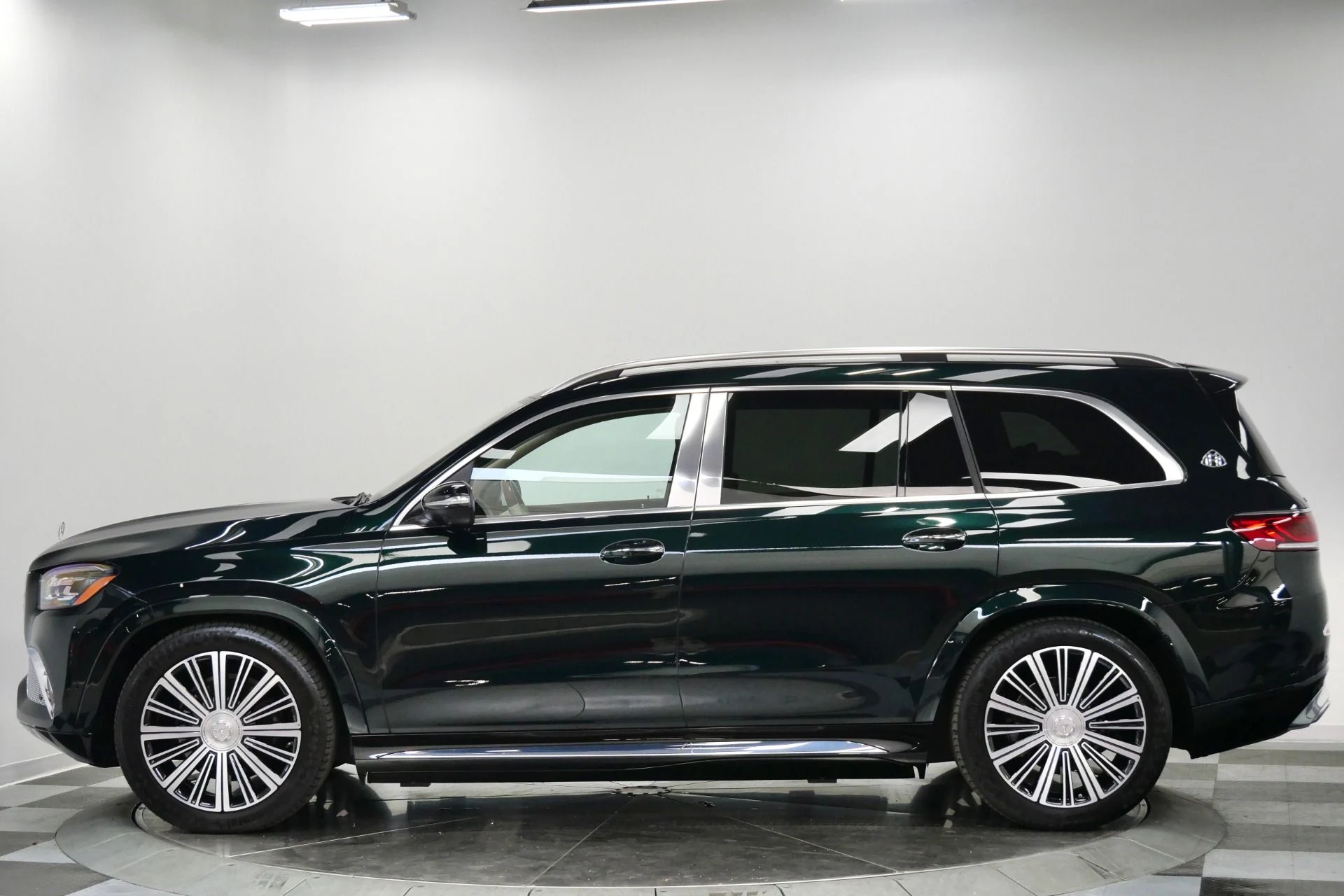 mph005_1132082828_Used_2022_Mercedes_Benz_Maybach_GLS_600_4_MATIC_Beautiful_Colors_Four_Seat_Configuration_Walnut_Trim_1776795080_1fb1f1646f