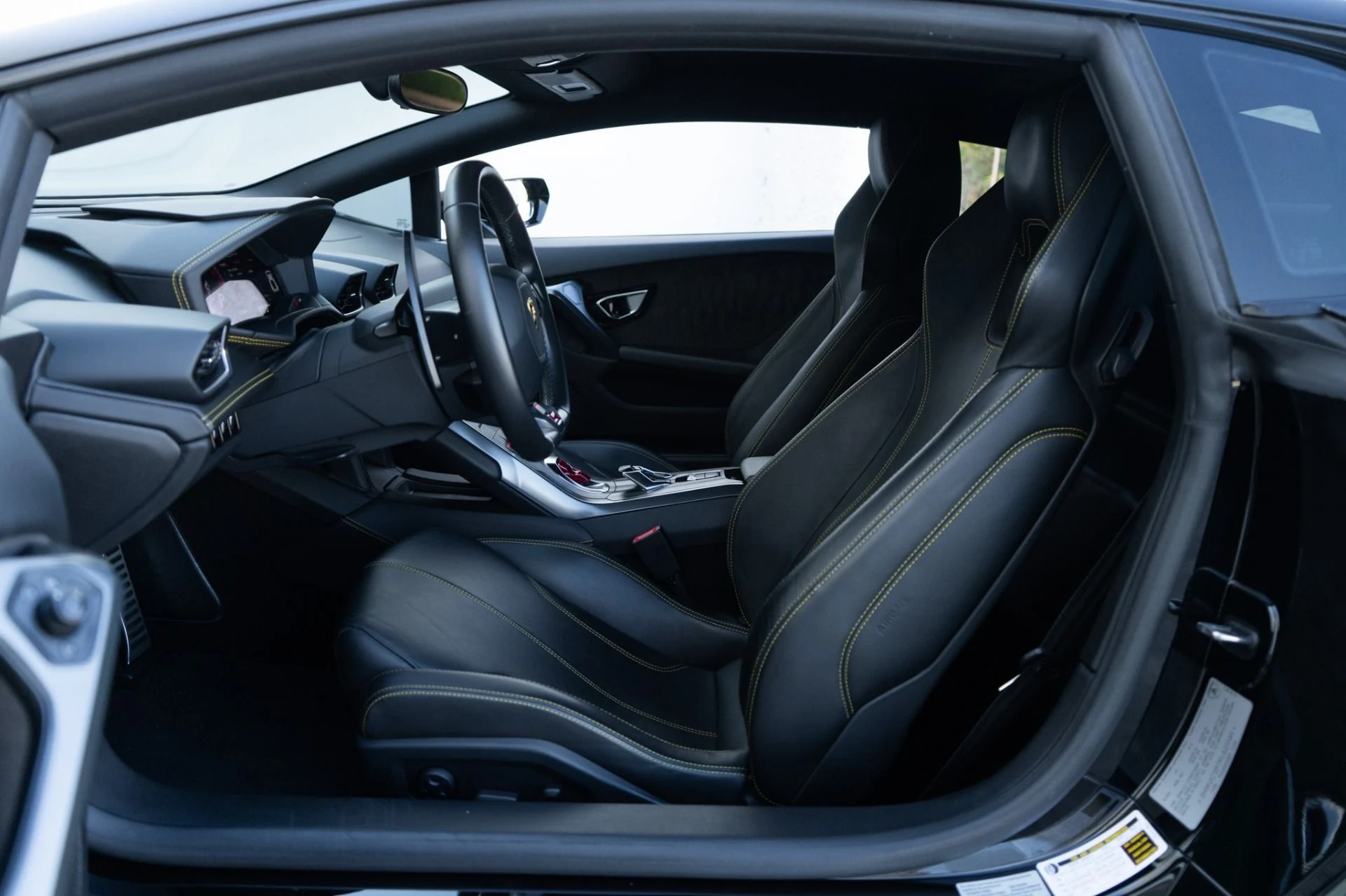 mph005_1140221702_Used_2015_Lamborghini_Huracan_LP_610_4_1768245751_7d0fb10701