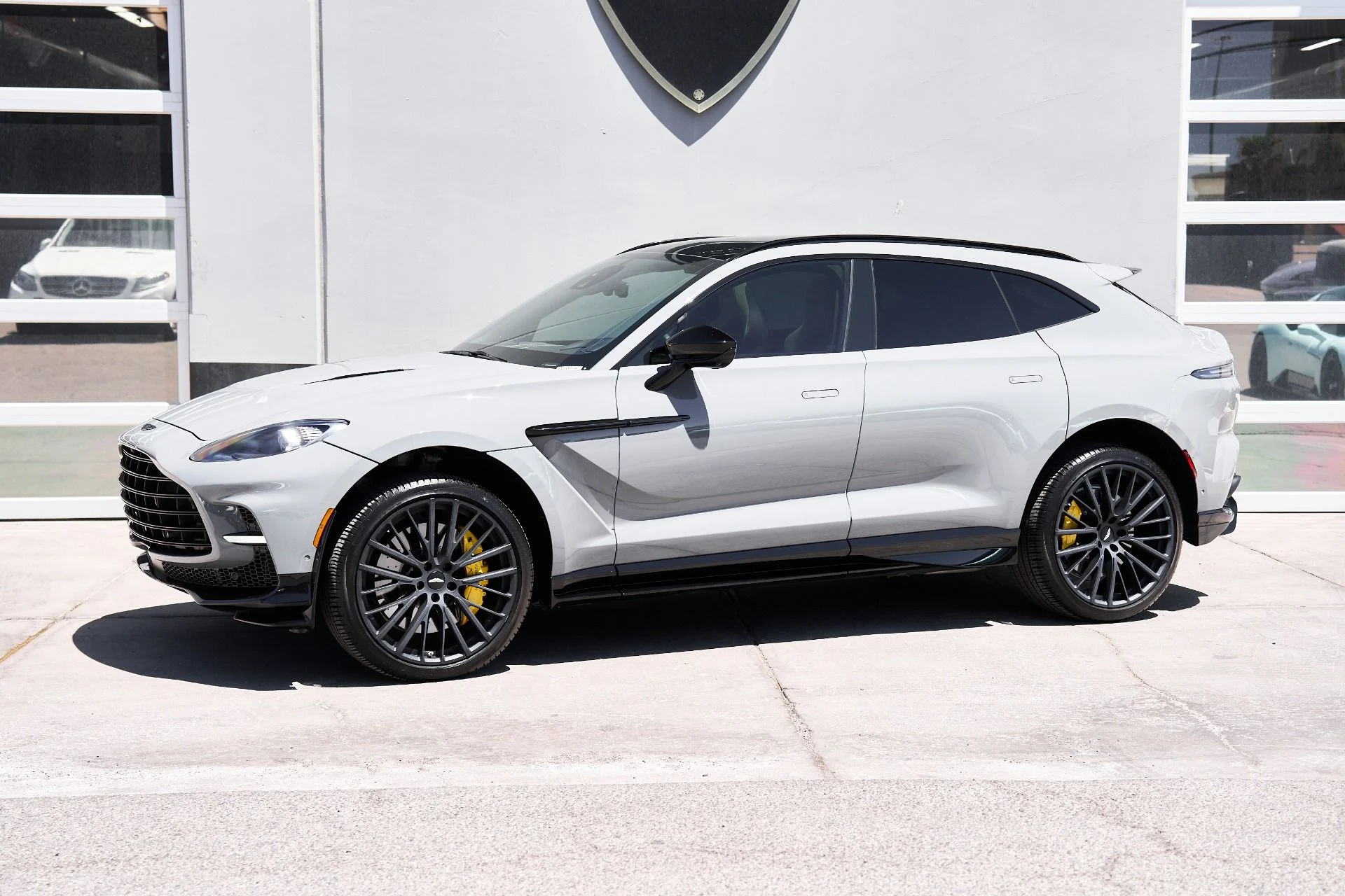 mph005_1141307814_Used_2024_Aston_Martin_DBX_707_1753235896_a9977d068e
