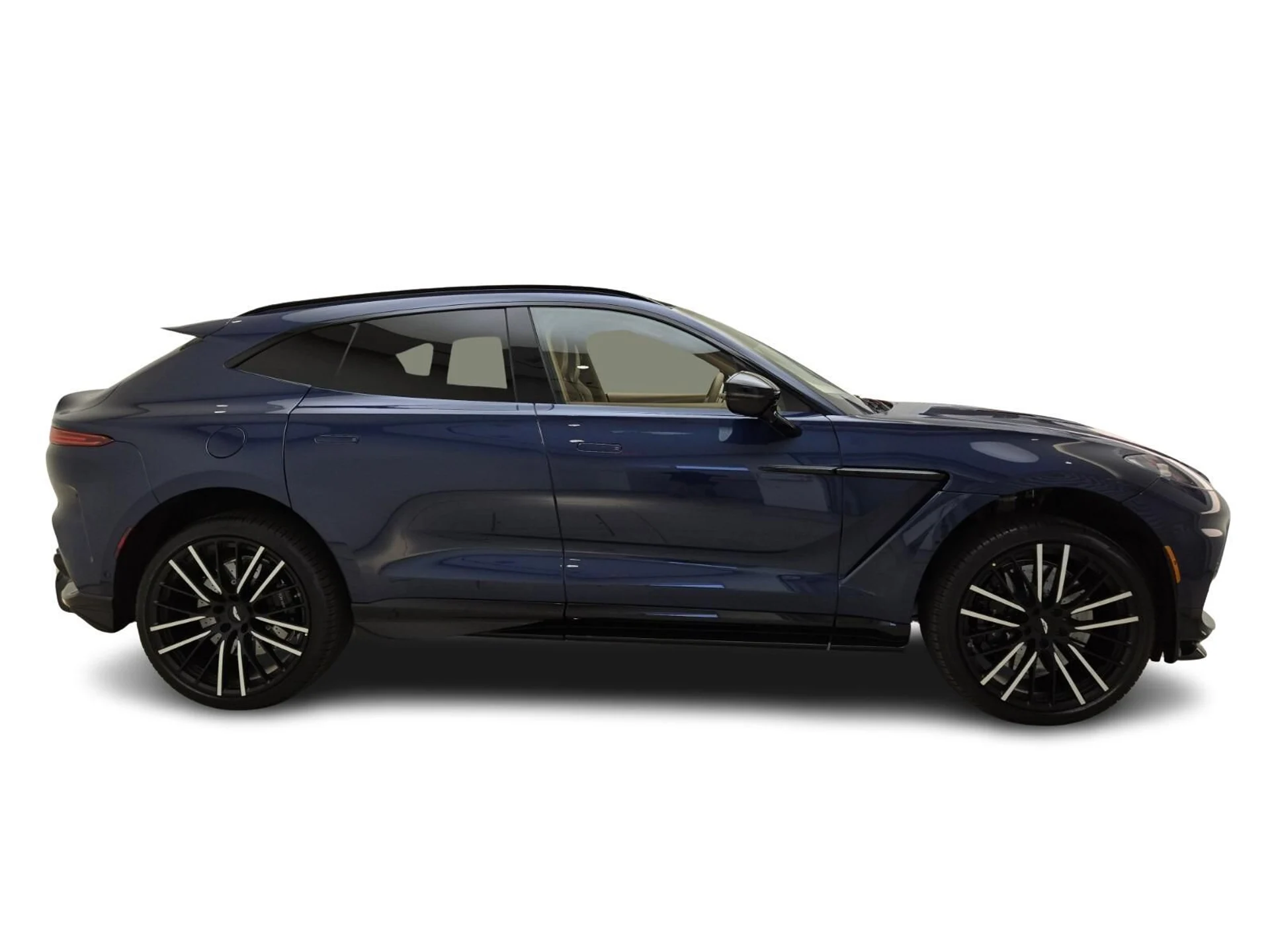 mph005_1146106338_New_2025_Aston_Martin_DBX_707_1753162703_f5151ac736