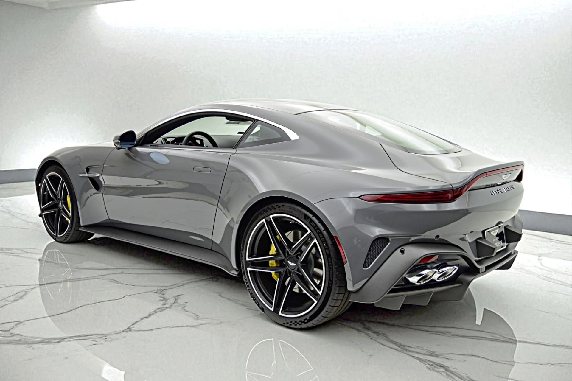 mph005_1146987727_New_2026_Aston_Martin_Vantage_Coupe_8495e77205