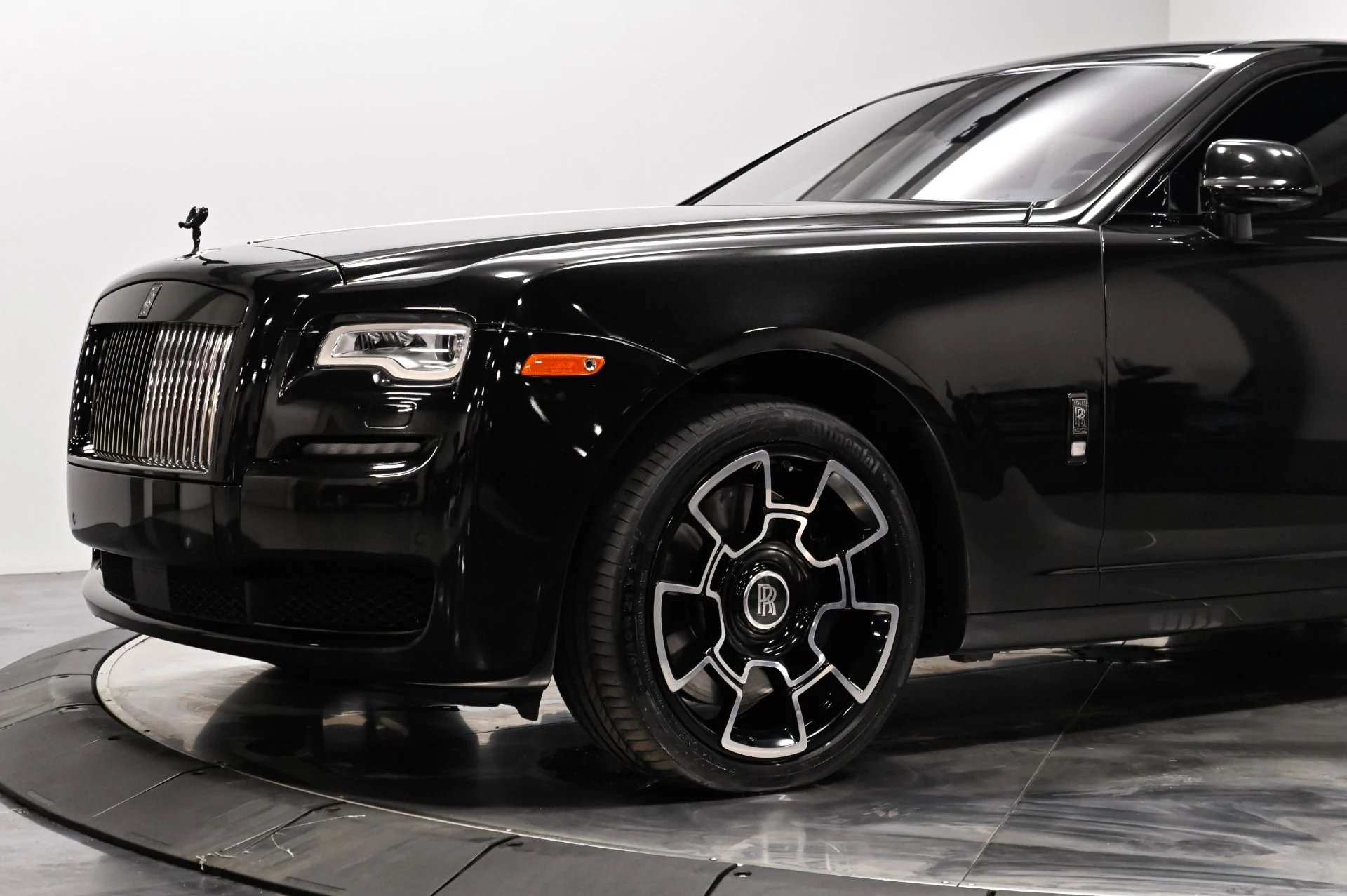 mph005_1151546836_Used_2017_Rolls_Royce_Ghost_Base_1792796263_ca4e857edb