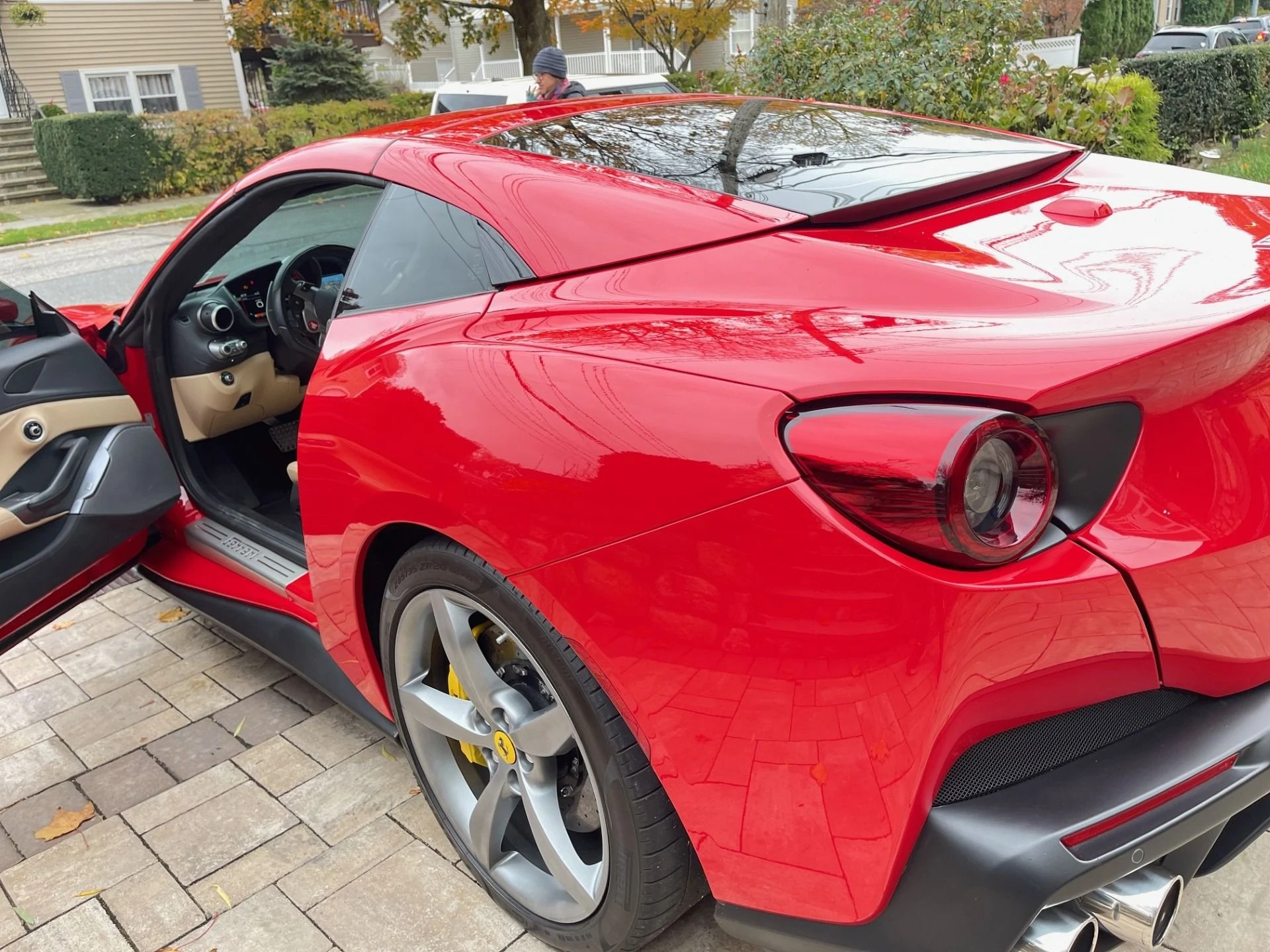 mph005_1162538408_Used_2019_Ferrari_Portofino_1763747011_02642ccfda